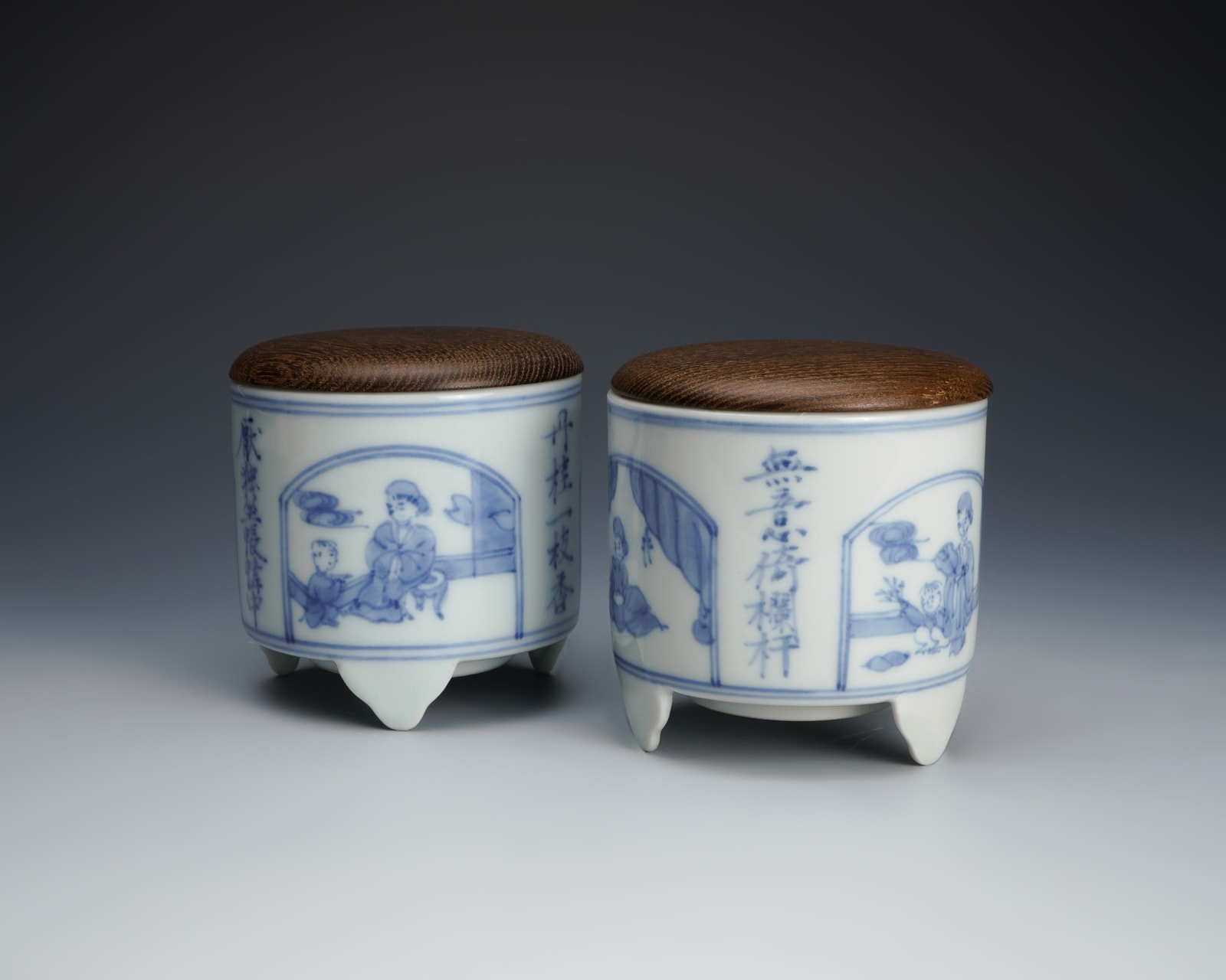 Hachiya Sōyu 蜂谷宗由, Sometsuke incense burner, set of two