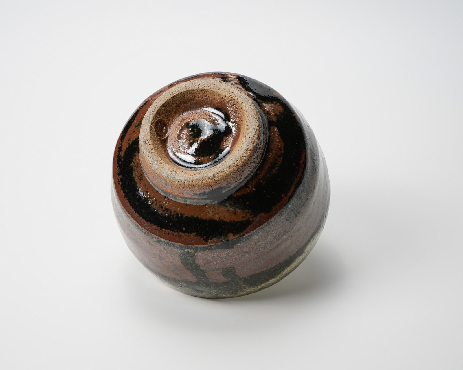Murata Gen 村田 元, Teabowl with tessha iron sand glaze 鉄砂茶碗