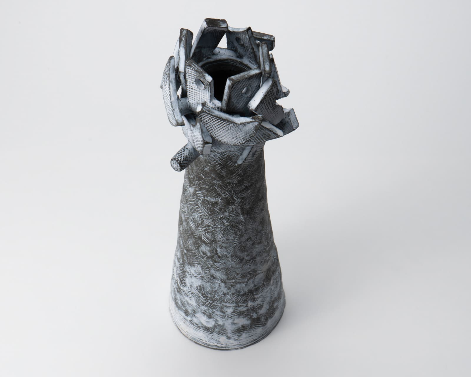 Yasuhara Kimei 安原喜明, Flower Vase with Matte Black Glaze and Linear Engraving 炻器線彫文花挿, Circa 1961