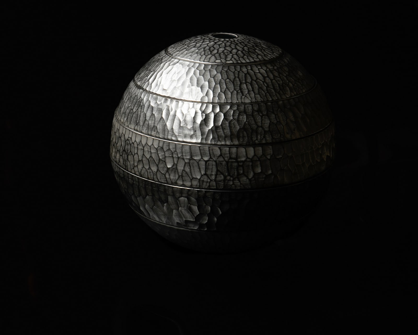 Terauchi Shinji 寺内信二, Five-tiered moon shaped bowl with silver and hammered texture finish 本銀彩槌目珠型五段重, 2024