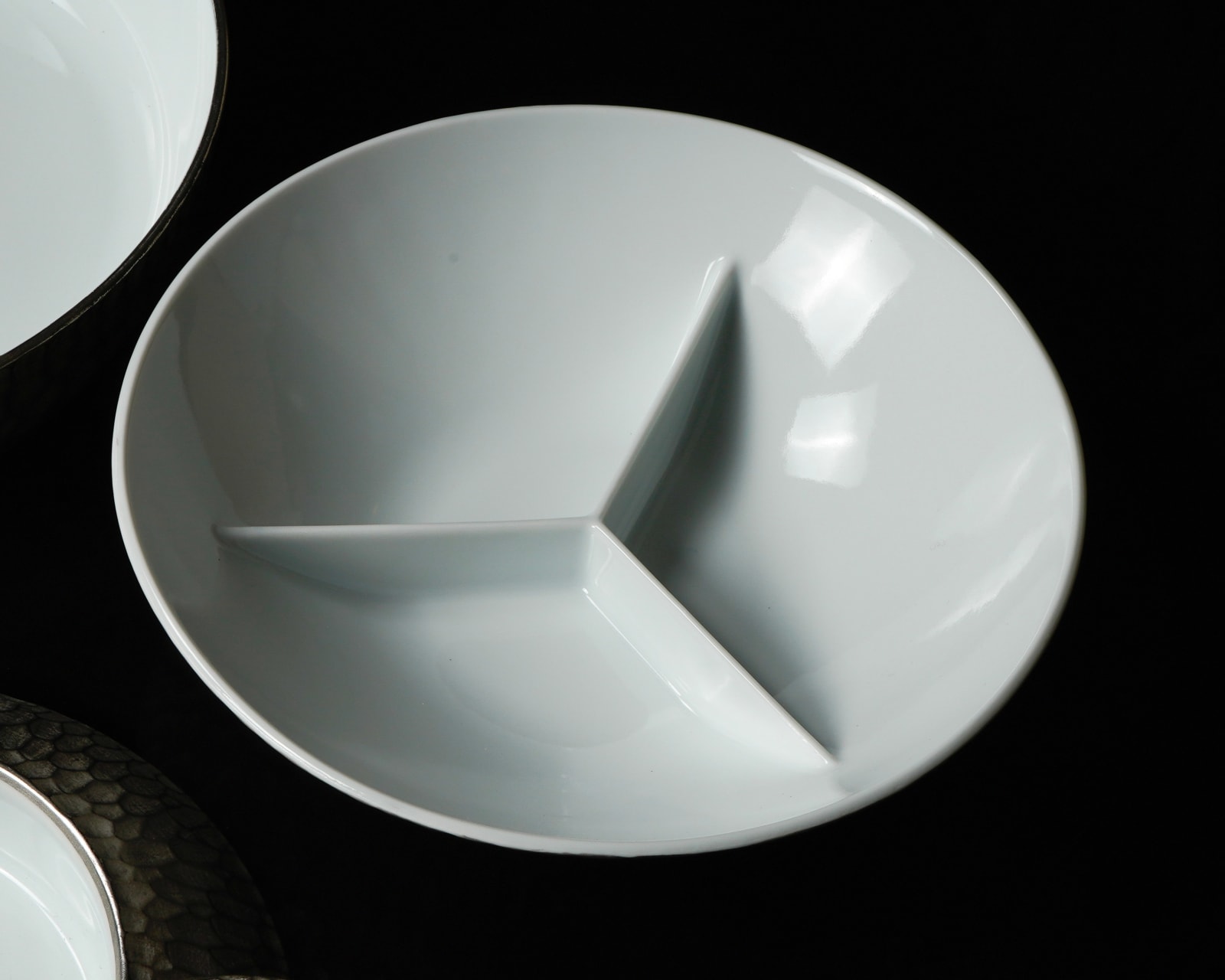 Terauchi Shinji 寺内信二, Five-tiered moon shaped bowl with silver and hammered texture finish 本銀彩槌目珠型五段重, 2024