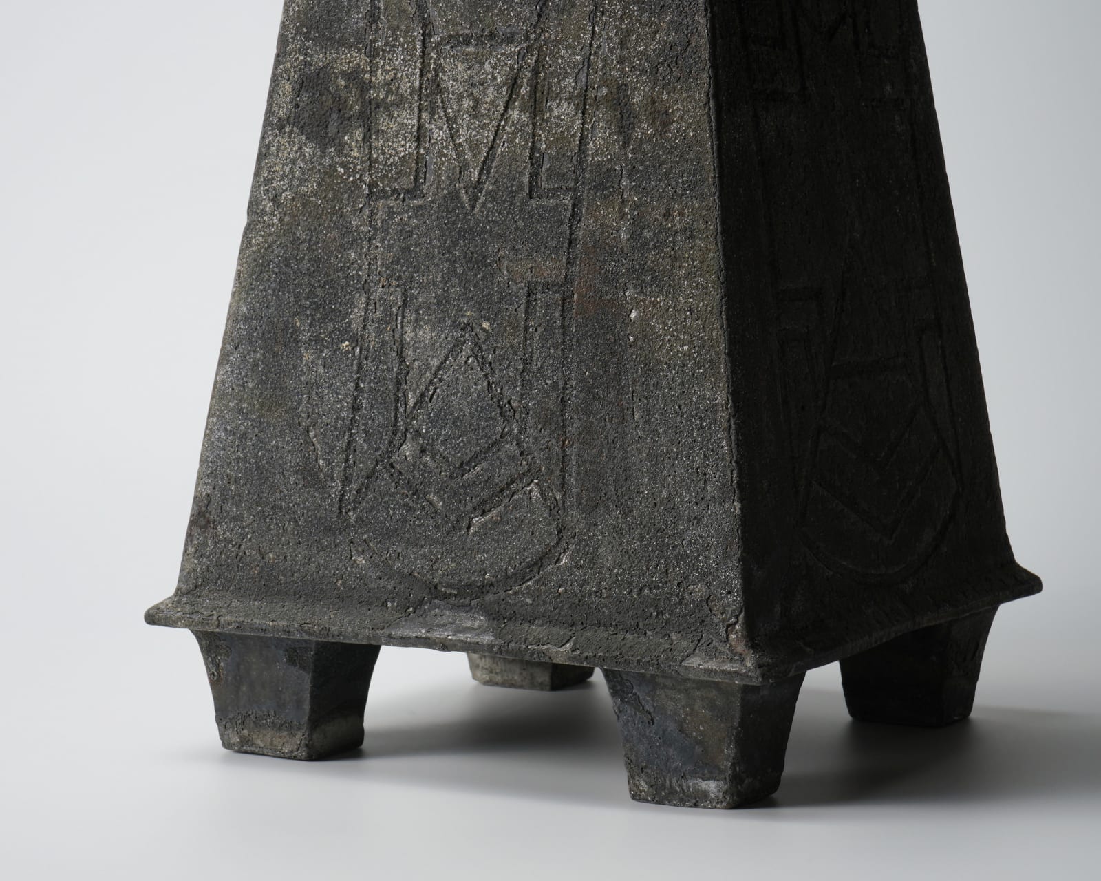 Koinuma Michio 肥沼美智雄, Archaic Jar, 1989