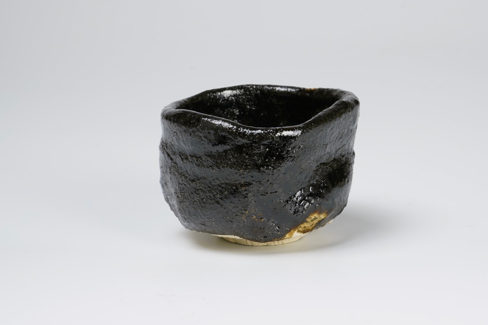 Nishioka Yu 西岡悠, Black Iron Glazed Guinomi 引出黒ぐい呑み