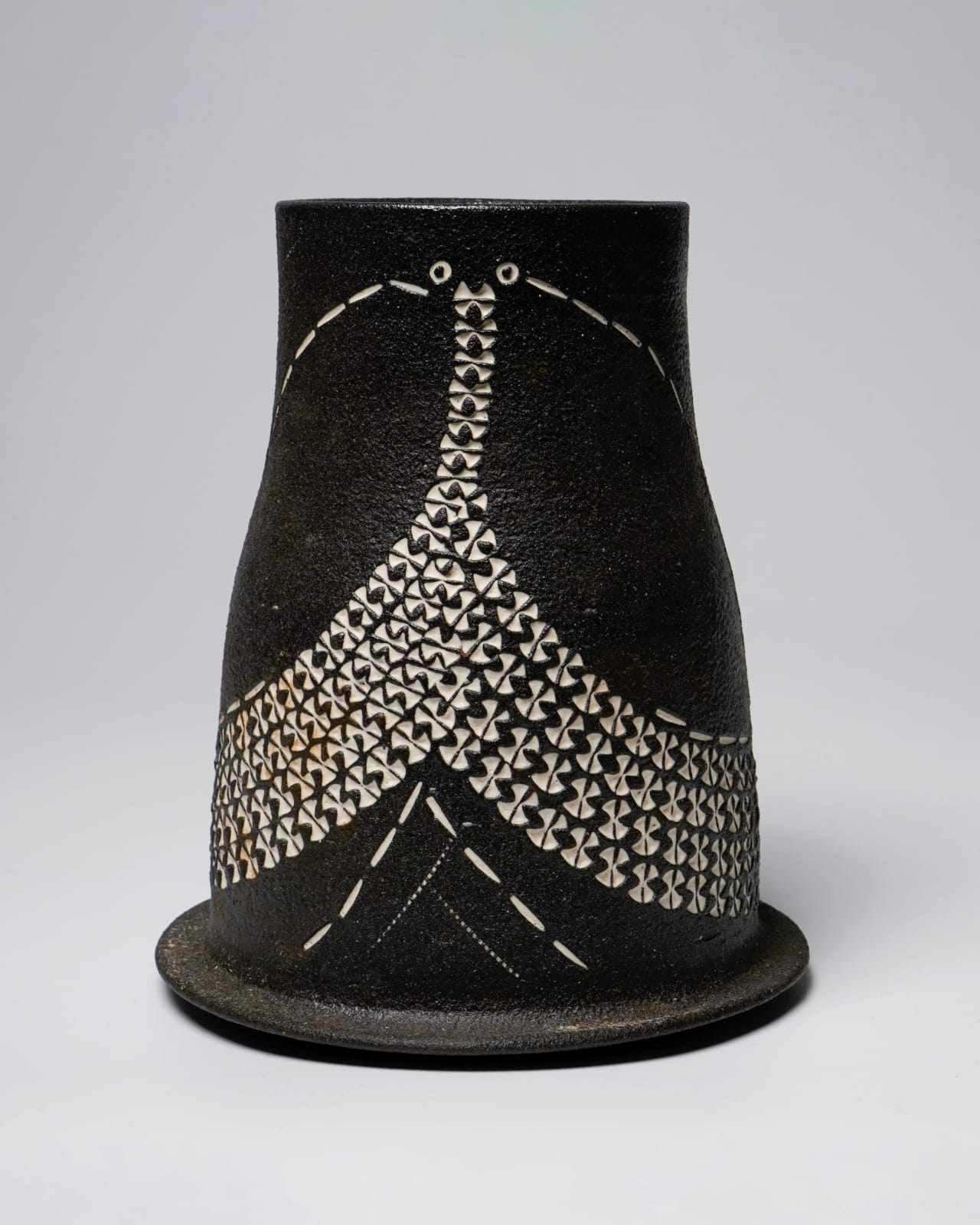Kondo Yutaka 近藤豊, Flower Vase with Slip Stencil