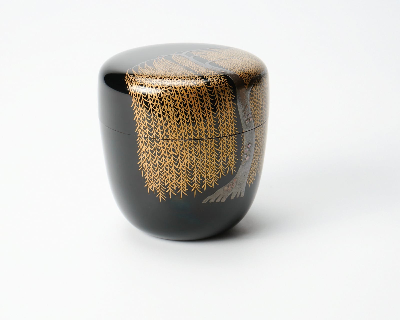 Takahashi Asaya 高橋朝也, Wajima lacquer natsume with willow tree design (tea caddy)