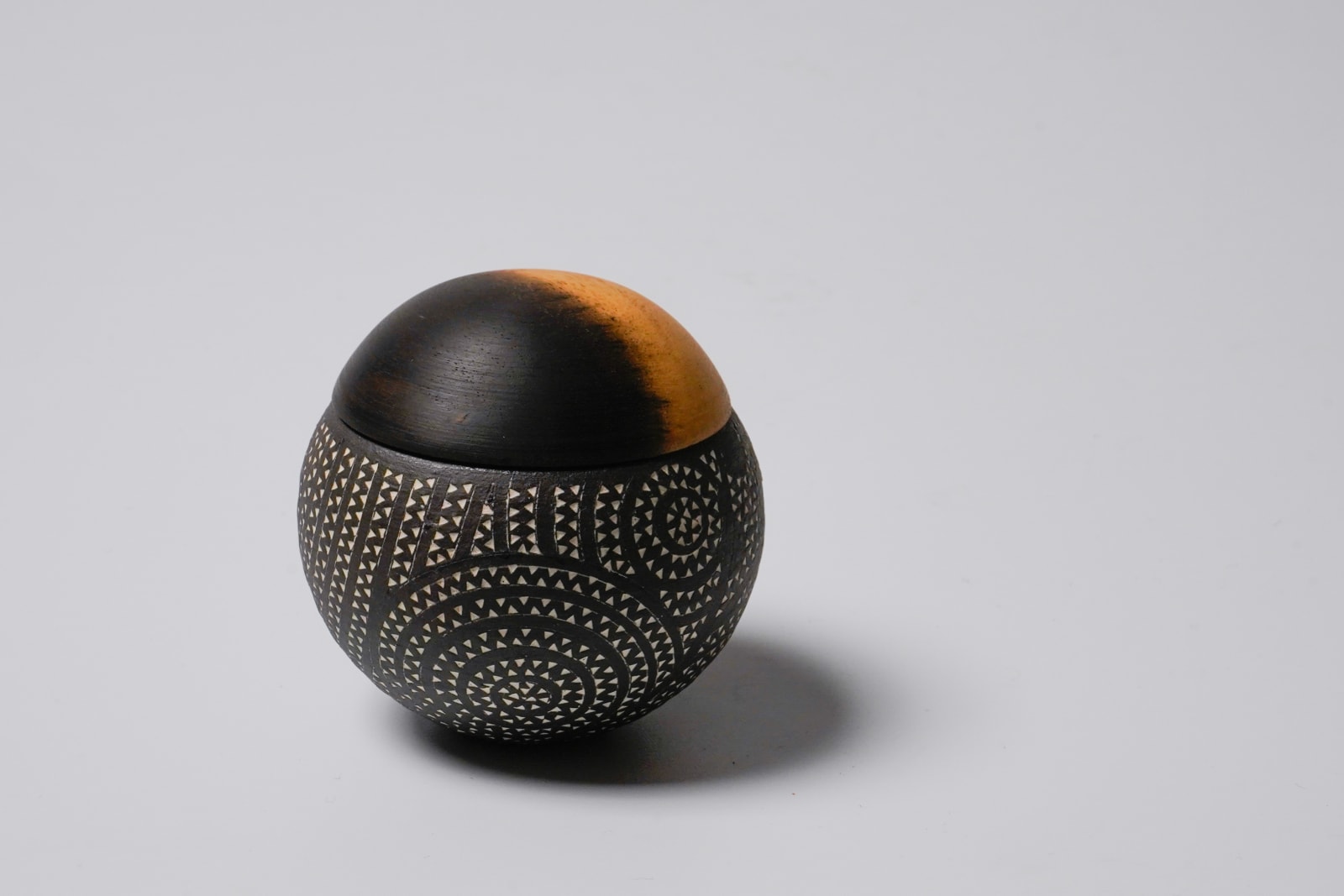 KITAMURA Junko 北村純子, Small Container with Natural Persimmon Wood LidNo.4 盒子
