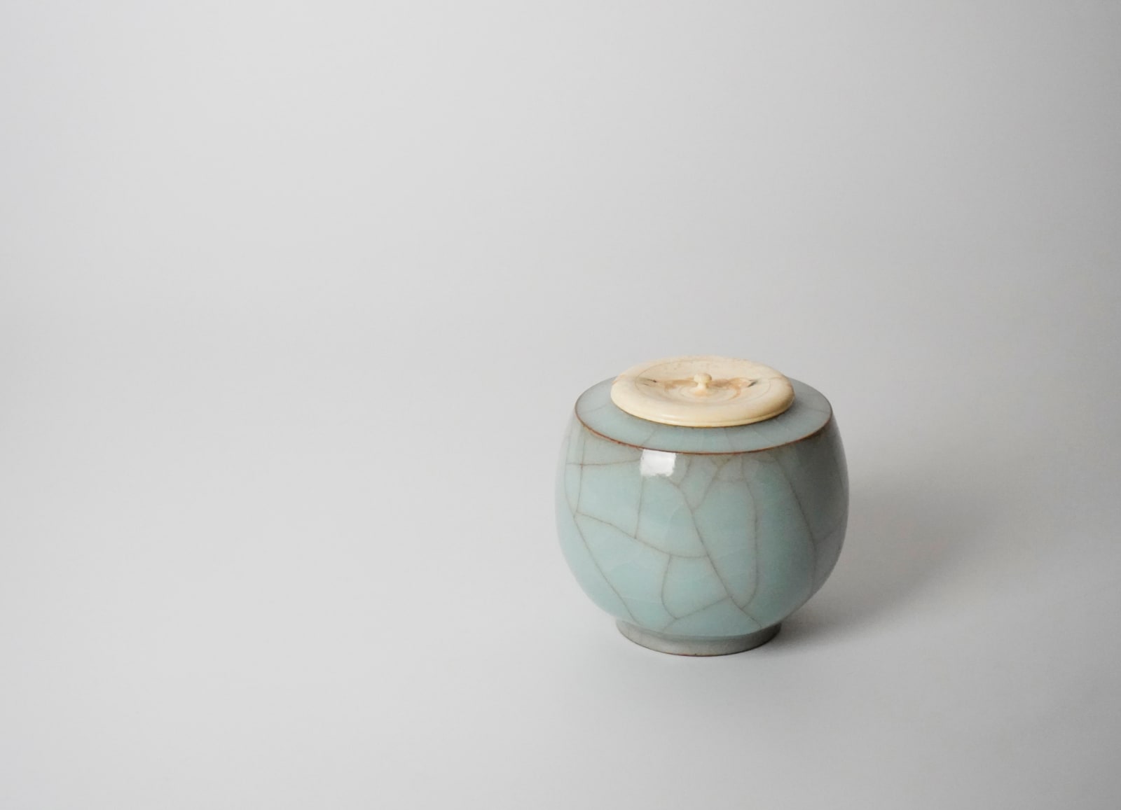 Miura Koheiji 三浦小平二, LNT, Celadon Tea Jar with Cover, 青磁香炉