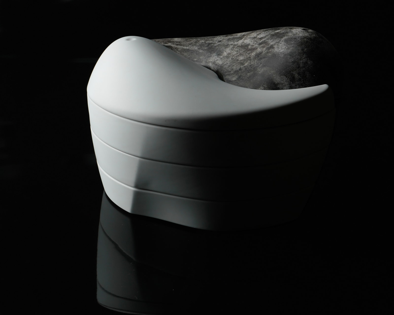 Terauchi Shinji 寺内信二, Moon-scape box (Black)Yin and yang 令和神饌重, 2024