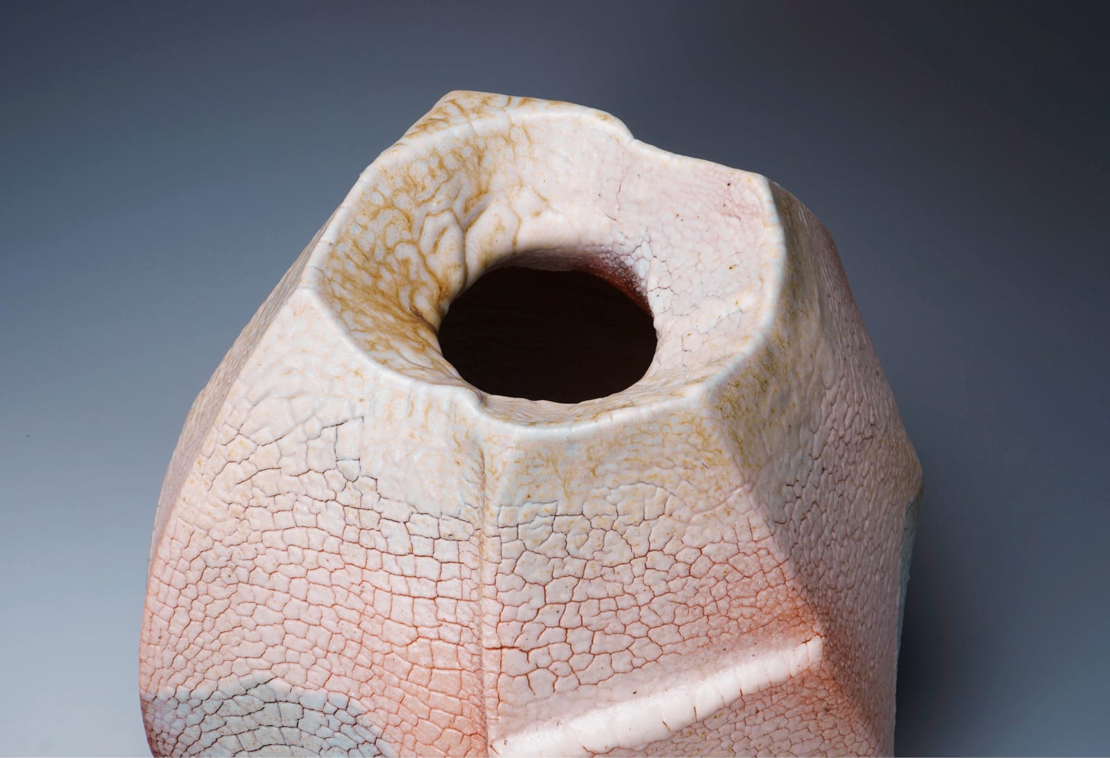 Hayashi Shotaro 林正太郎, Manyo Shino jar with impressions of a mountain scene