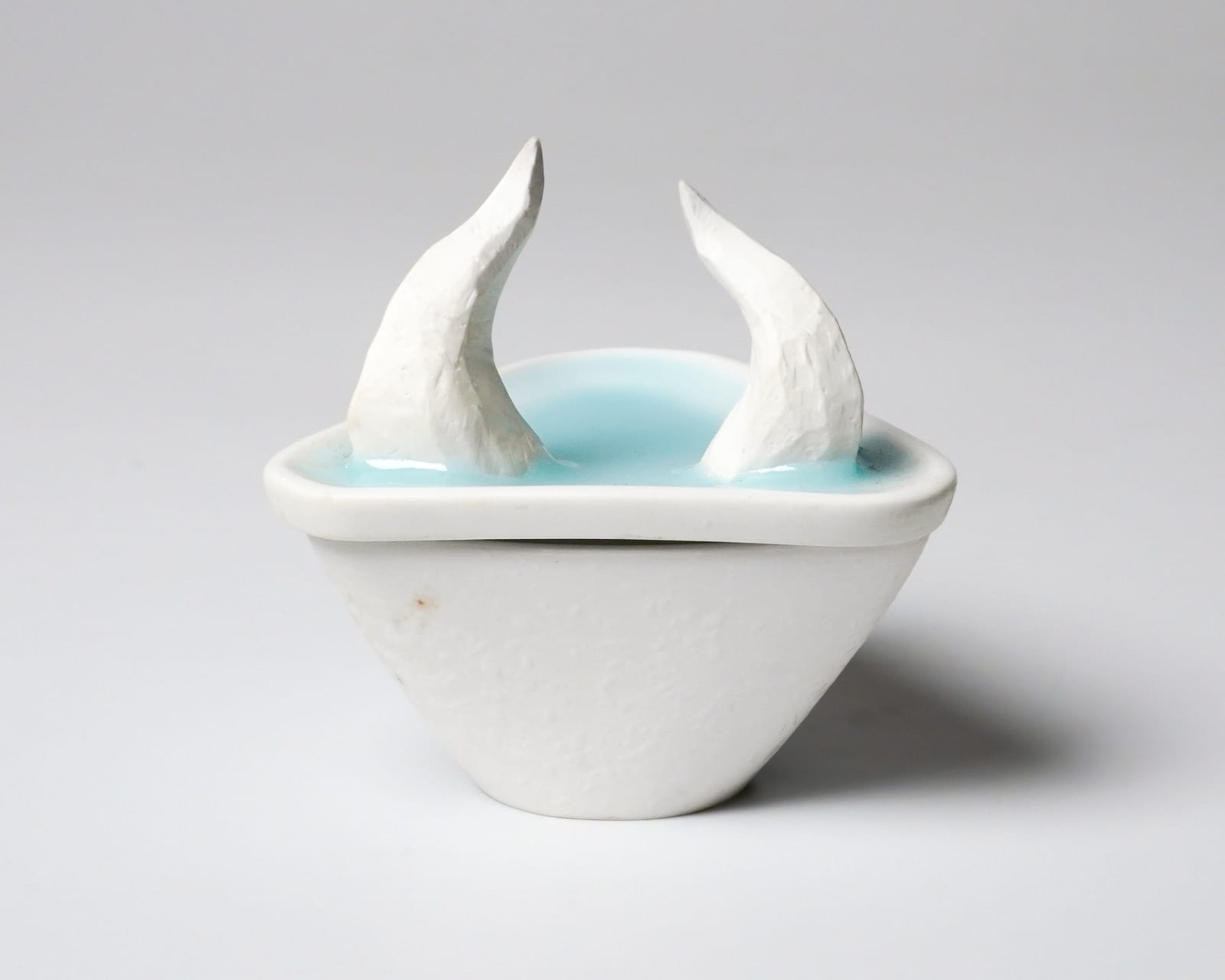 Nagae Shigekazu 長江重和, Shape of earth: Ox zodiac incense box