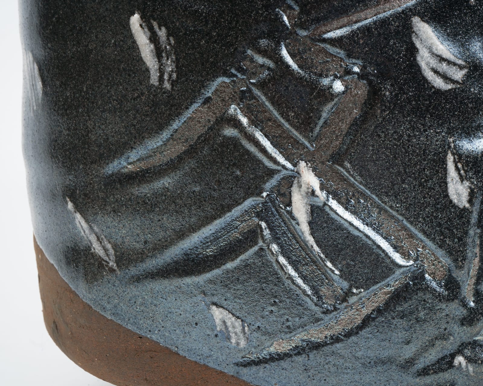 Shimizu Uichi 清水 卯一, Jar with Finger-Scraped Calligraphic "Four Seasons" Pattern and Gloss Iron glaze