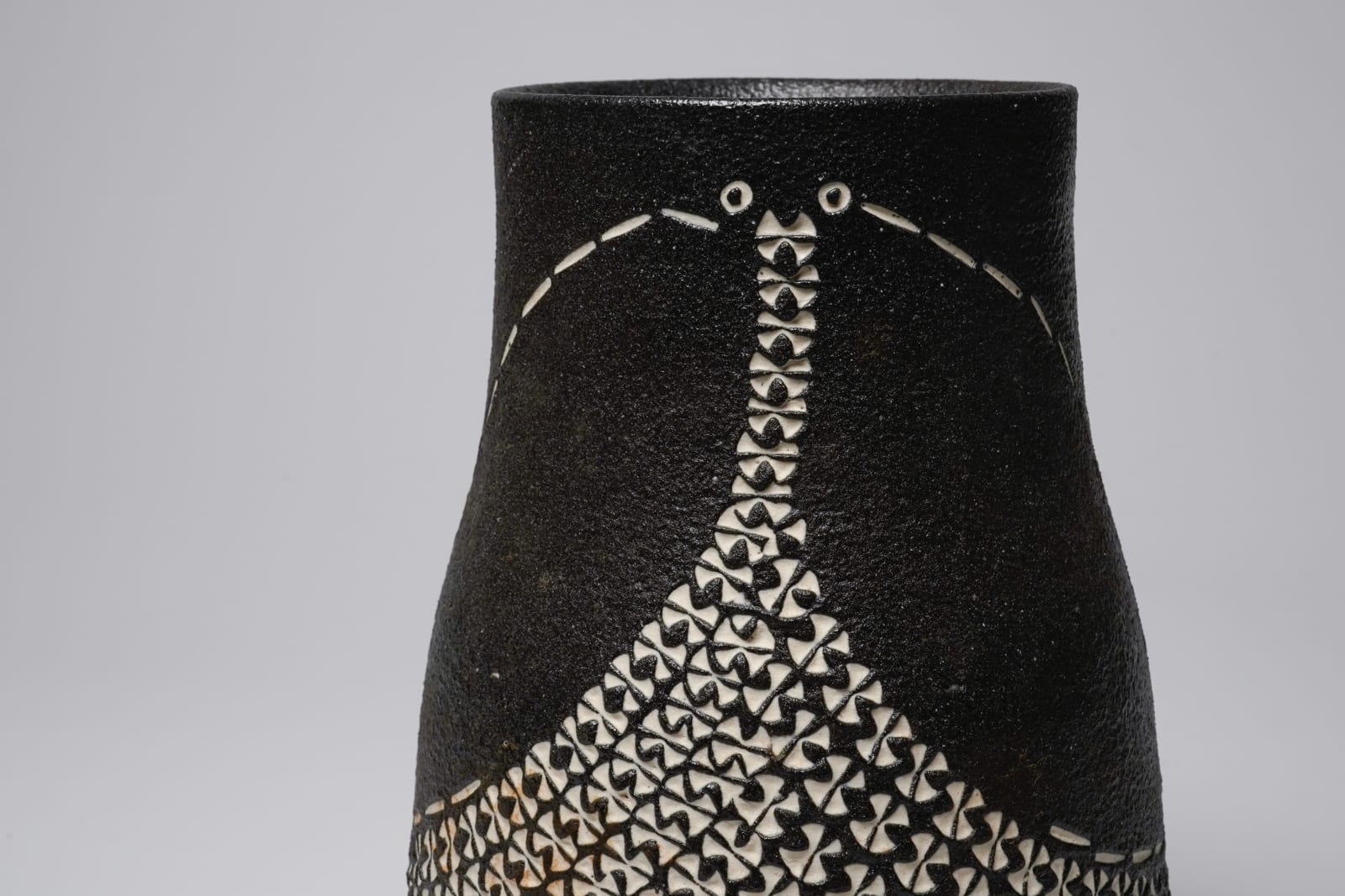 Kondo Yutaka 近藤豊, Flower Vase with Slip Stencil