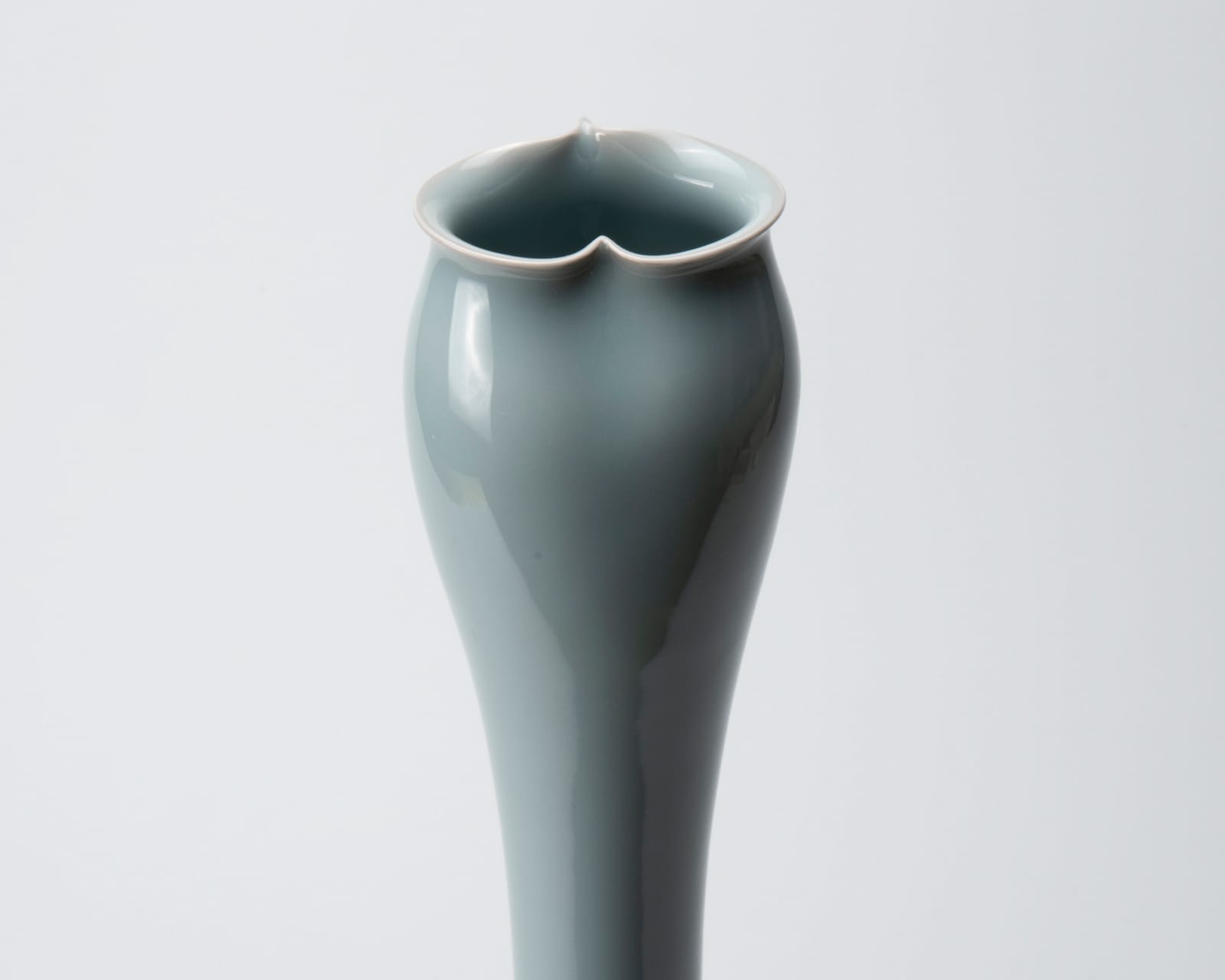 Kawase Shinobu 川瀬 忍, Celadon flower vase