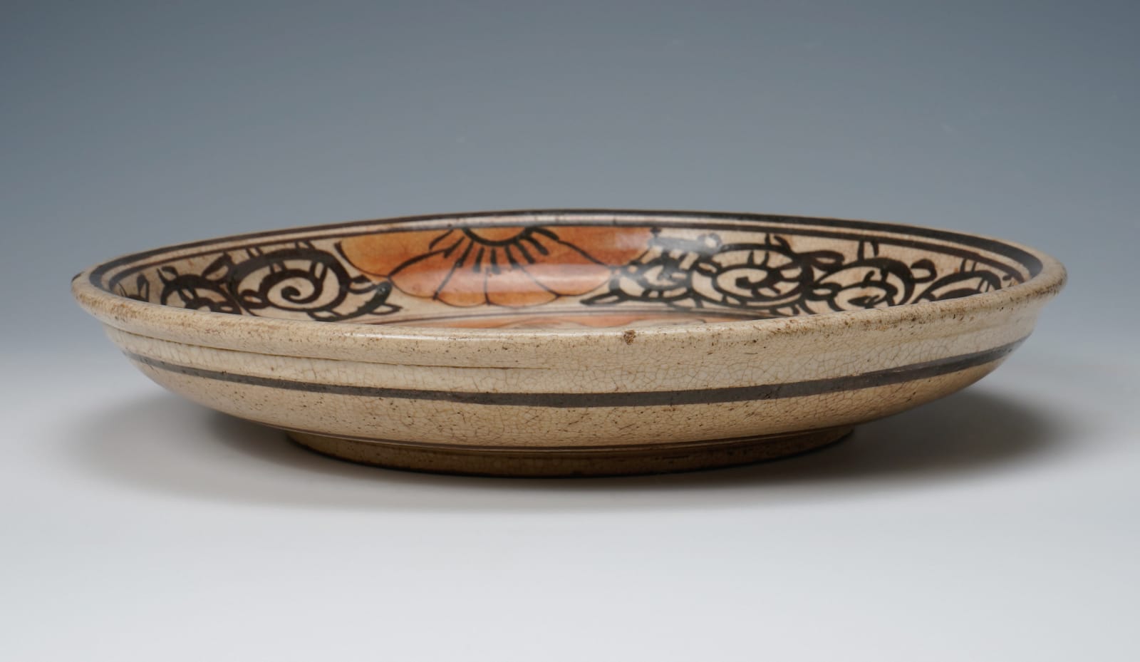 E Seto plate with iron painted grass flower tree motifs 瀬戸