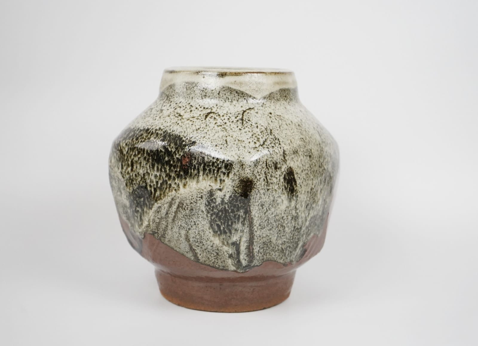 Murata Gen 村田 元, Jar, White and Black Over Persimmon Glaze 柿釉白黒文方壺