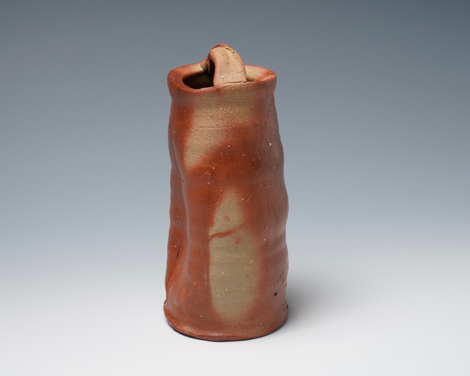 Kakurezaki Ryuichi 隠崎隆一, Bizen Flower Vase