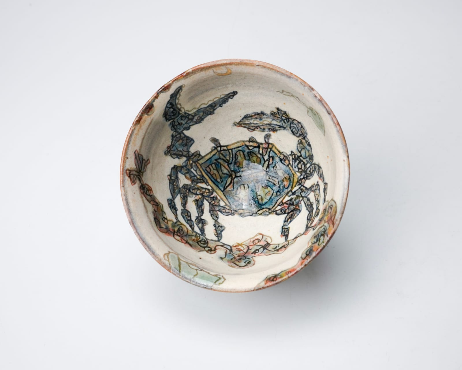 KOMAGO Tetsutarou 小孫哲太郎, No.12 Polychrome Guinomi with Carved Crab Designs 線彫蟹紋ぐい呑, 2023