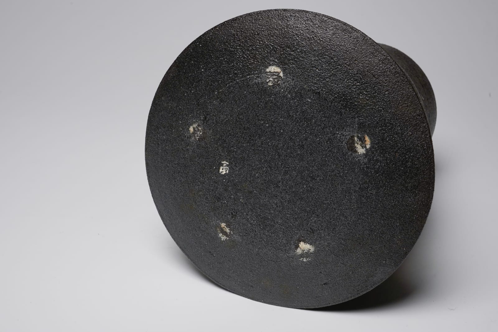 Kondo Yutaka 近藤豊, Flower Vase with Slip Stencil