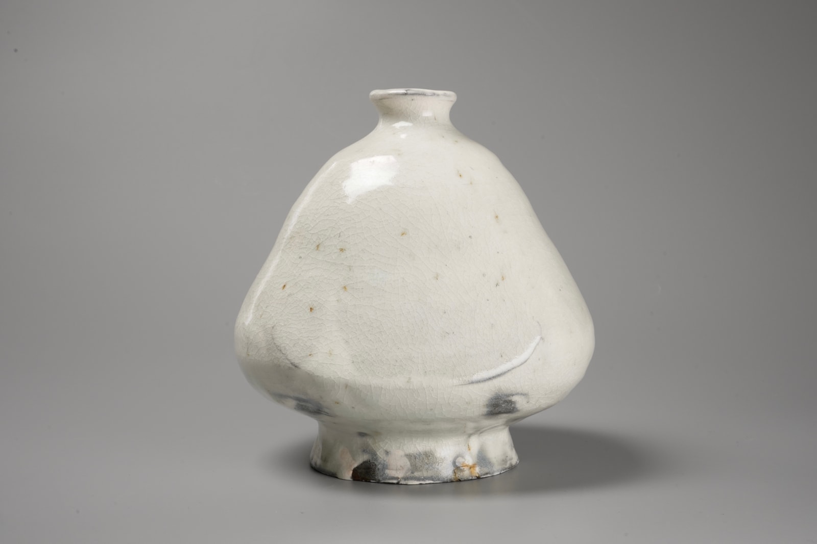 Kondo Seiko 近藤 精宏, Kohiki Jar with Transparent Glaze 粉引扁壺
