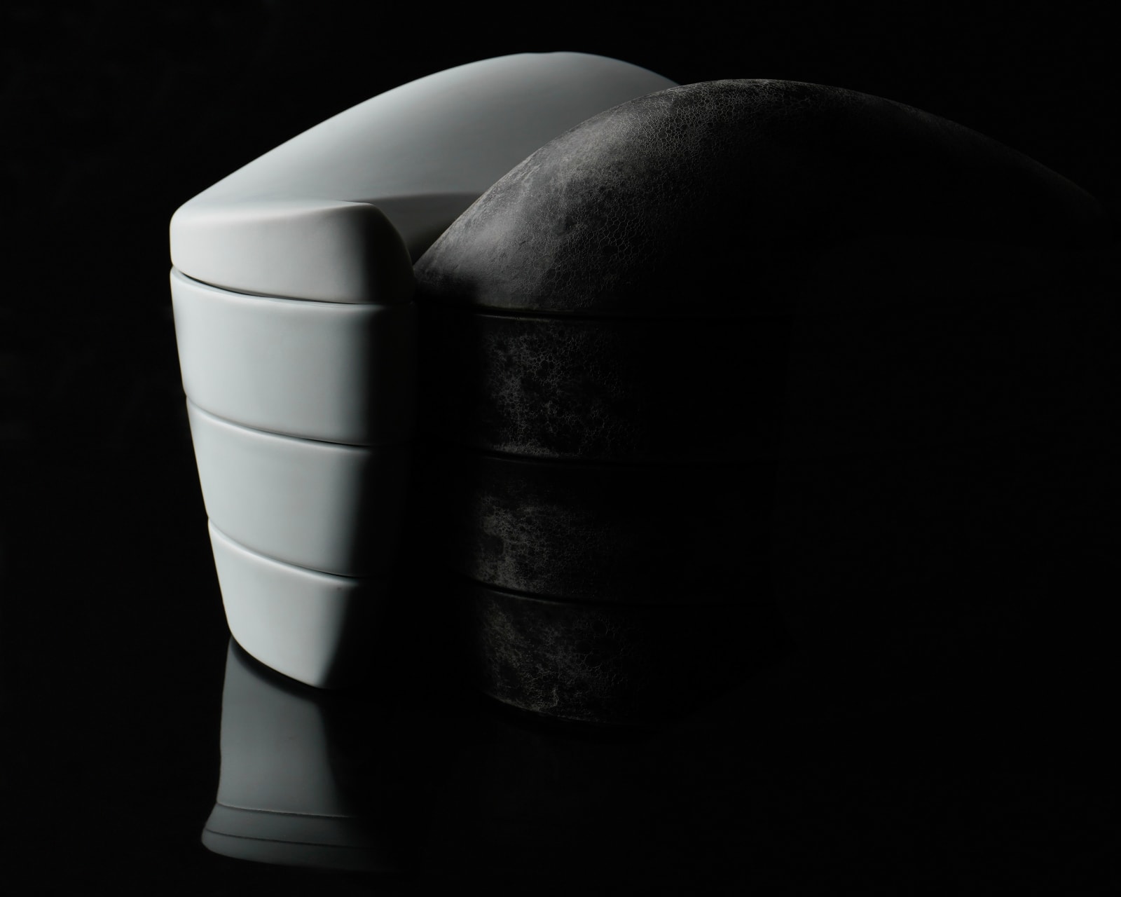 Terauchi Shinji 寺内信二, Moon-scape box (Black)Yin and yang 令和神饌重, 2024