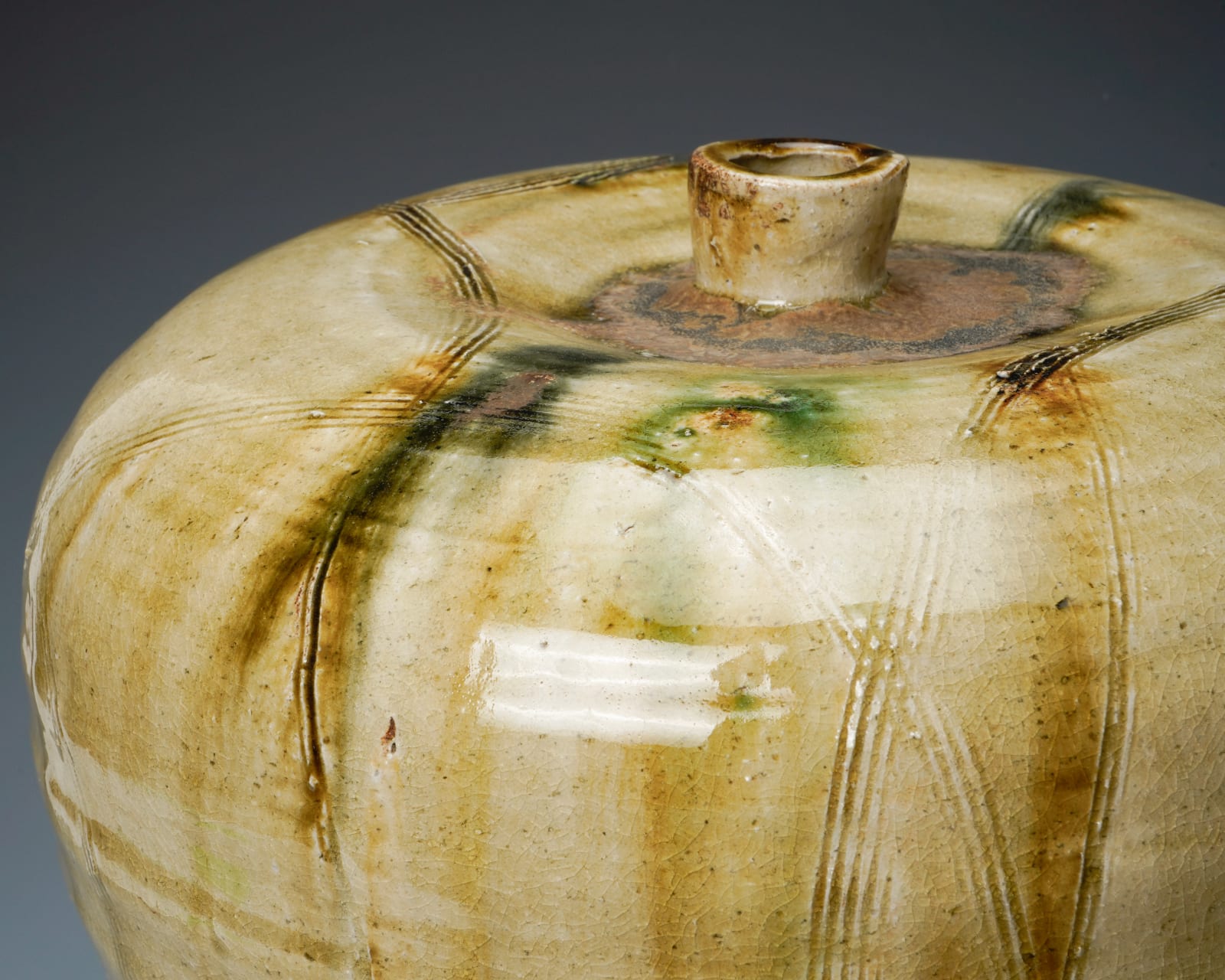 Tsuboshima Dohei 坪島 圡平, Large jar with ash glaze and comb-mark decoration, 1990's