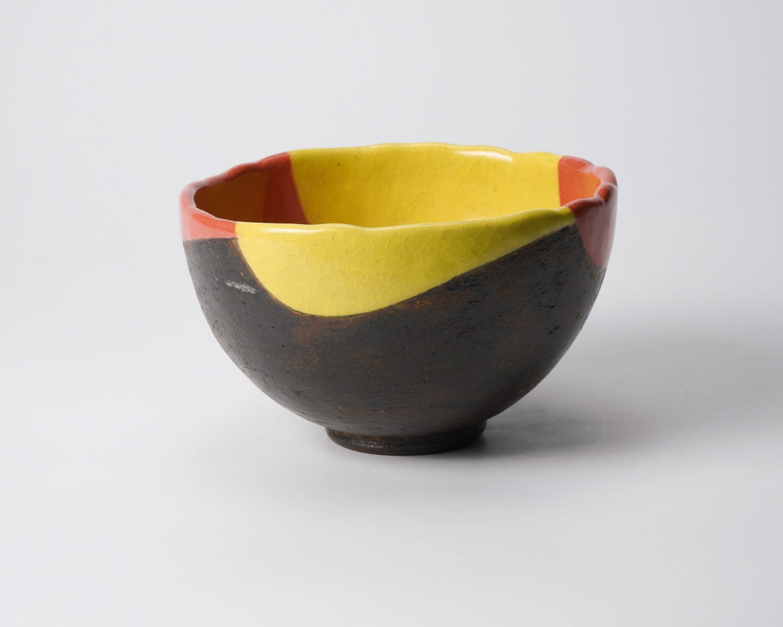 Yanagihara Mutsuo 柳原睦夫, Red Oribe tea bowl, 1991