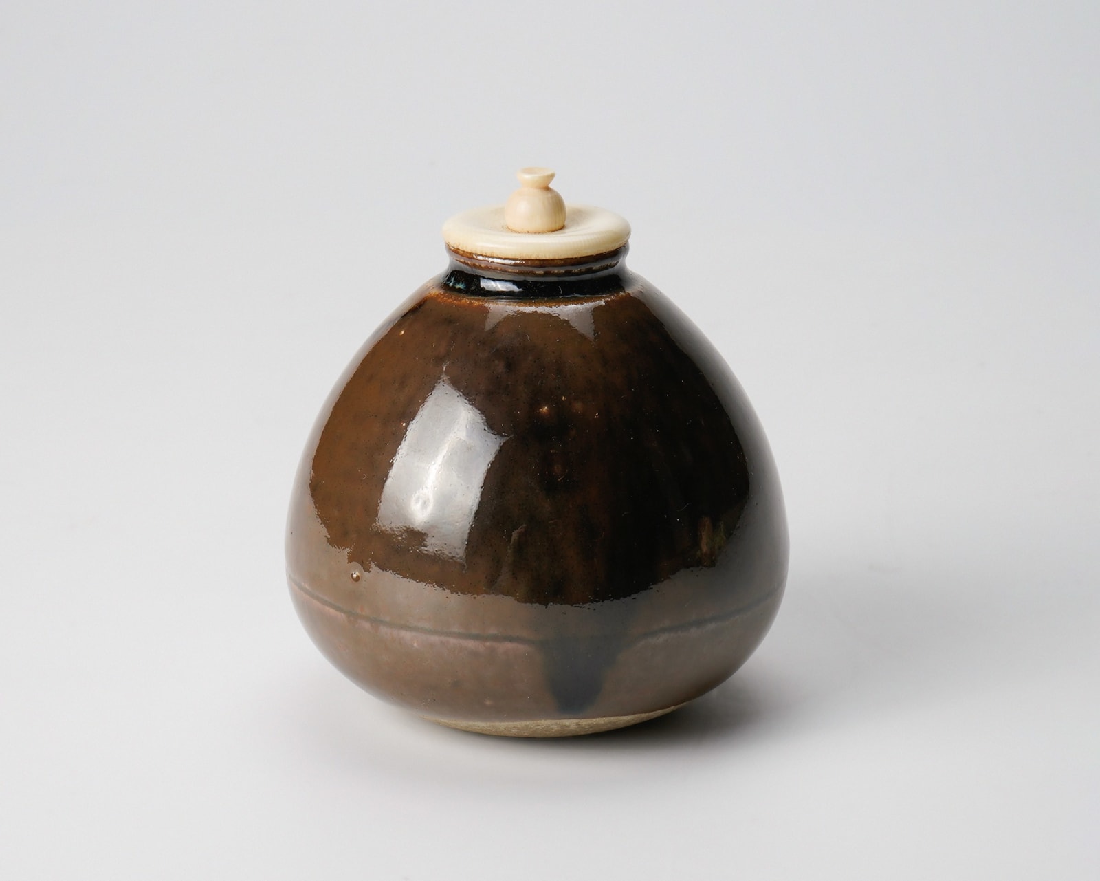 Kagero-en tea caddy, zezeware