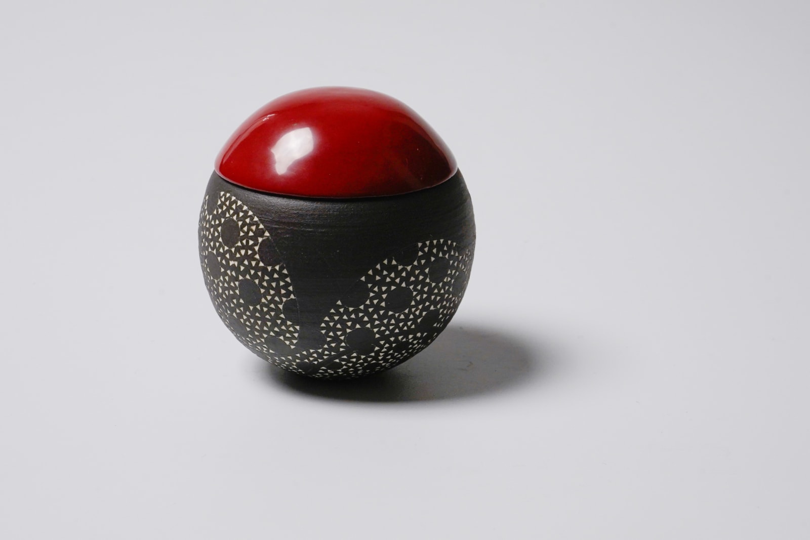 KITAMURA Junko 北村純子, Small Container with Lacquer No.2 盒子