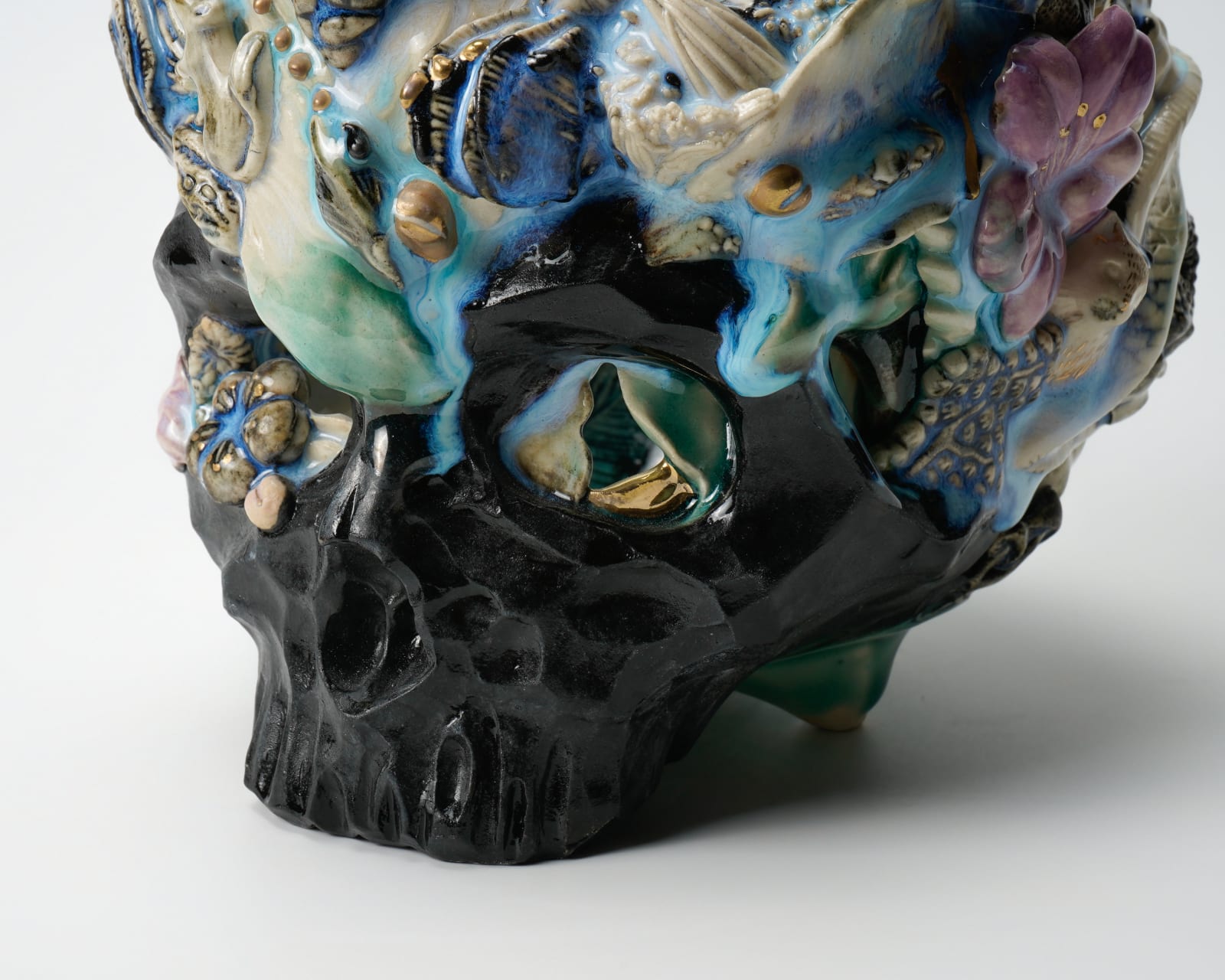 Oishi Sayaka 大石早矢香, Crowned skull bowl "Memento mori" メメントモリ花冠盌, 2024