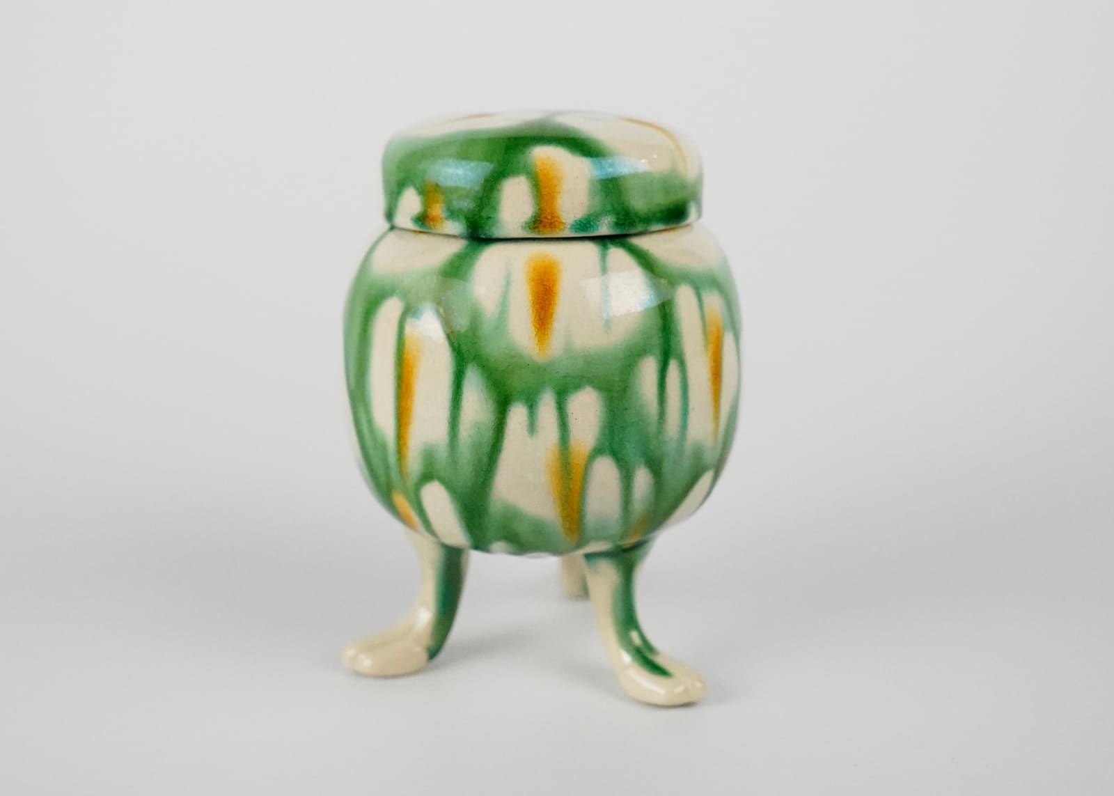 Kato Takuo 加藤卓男, Small Jar in Sansai Glaze 三彩三足小壺