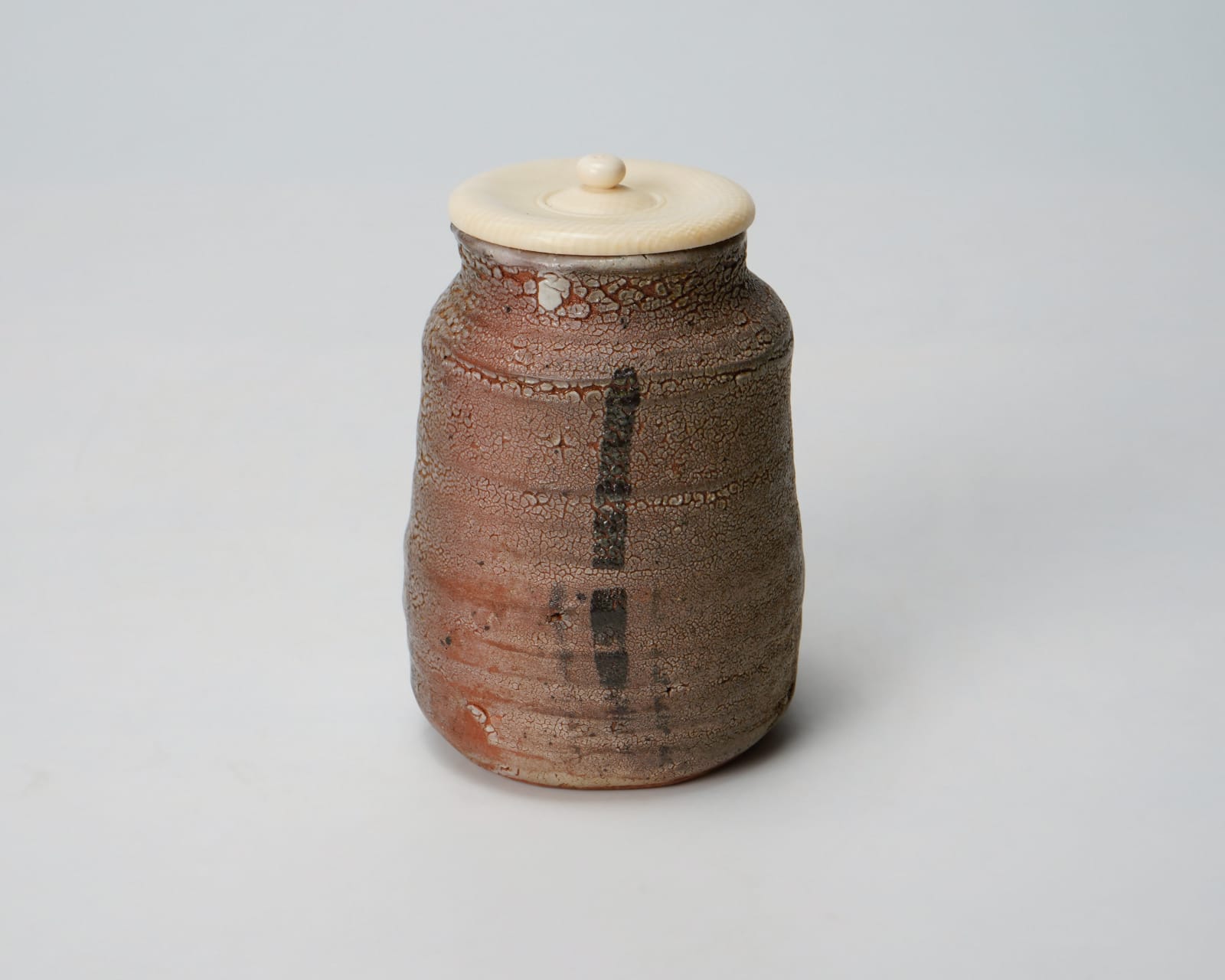 Nishioka Koju 西岡小十, Karatsu tea caddy 絵唐津 茶入
