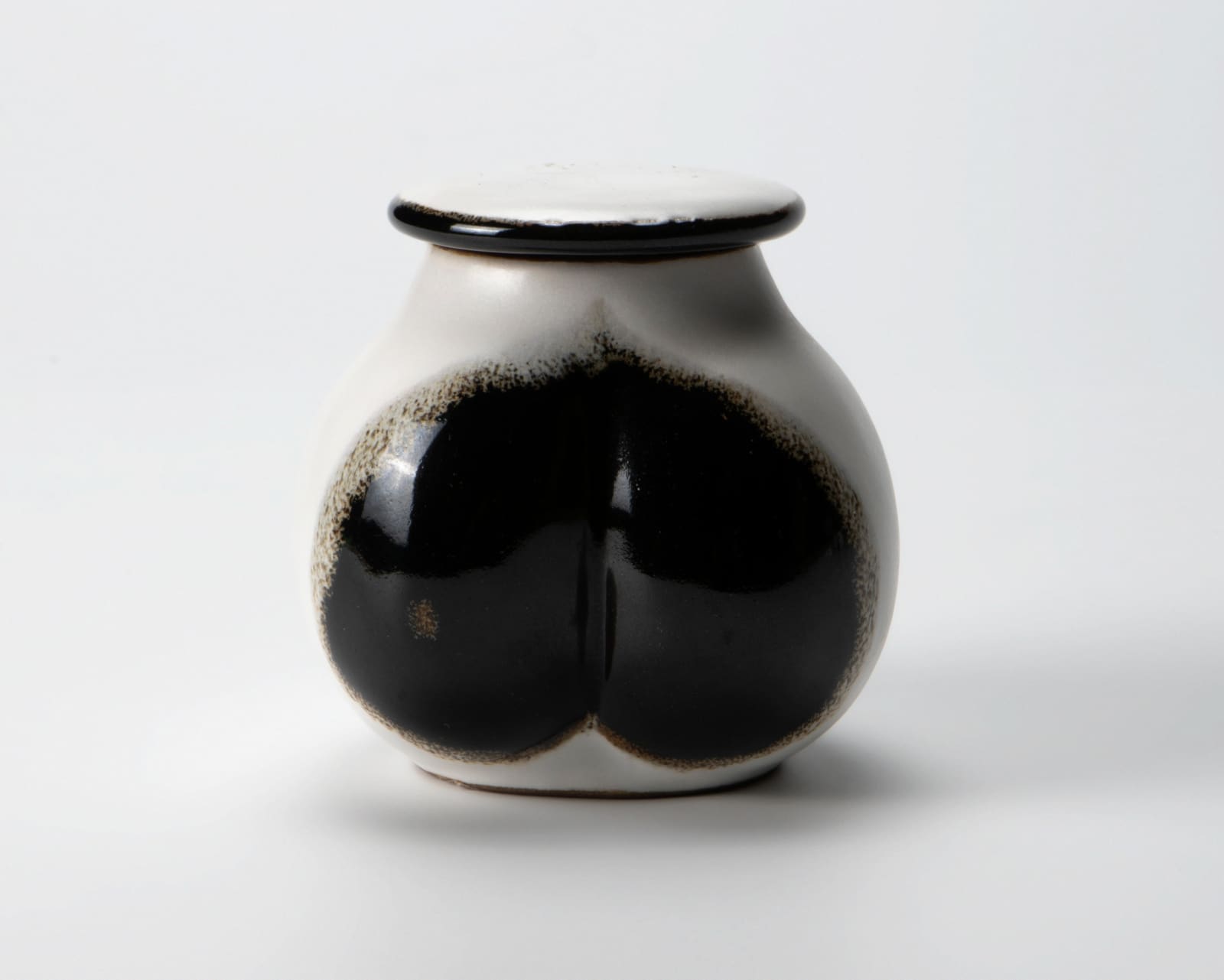 Yanagihara Mutsuo 柳原睦夫, "Eggplant" tea caddy with white glaze 白釉蓋器, 2010-2013