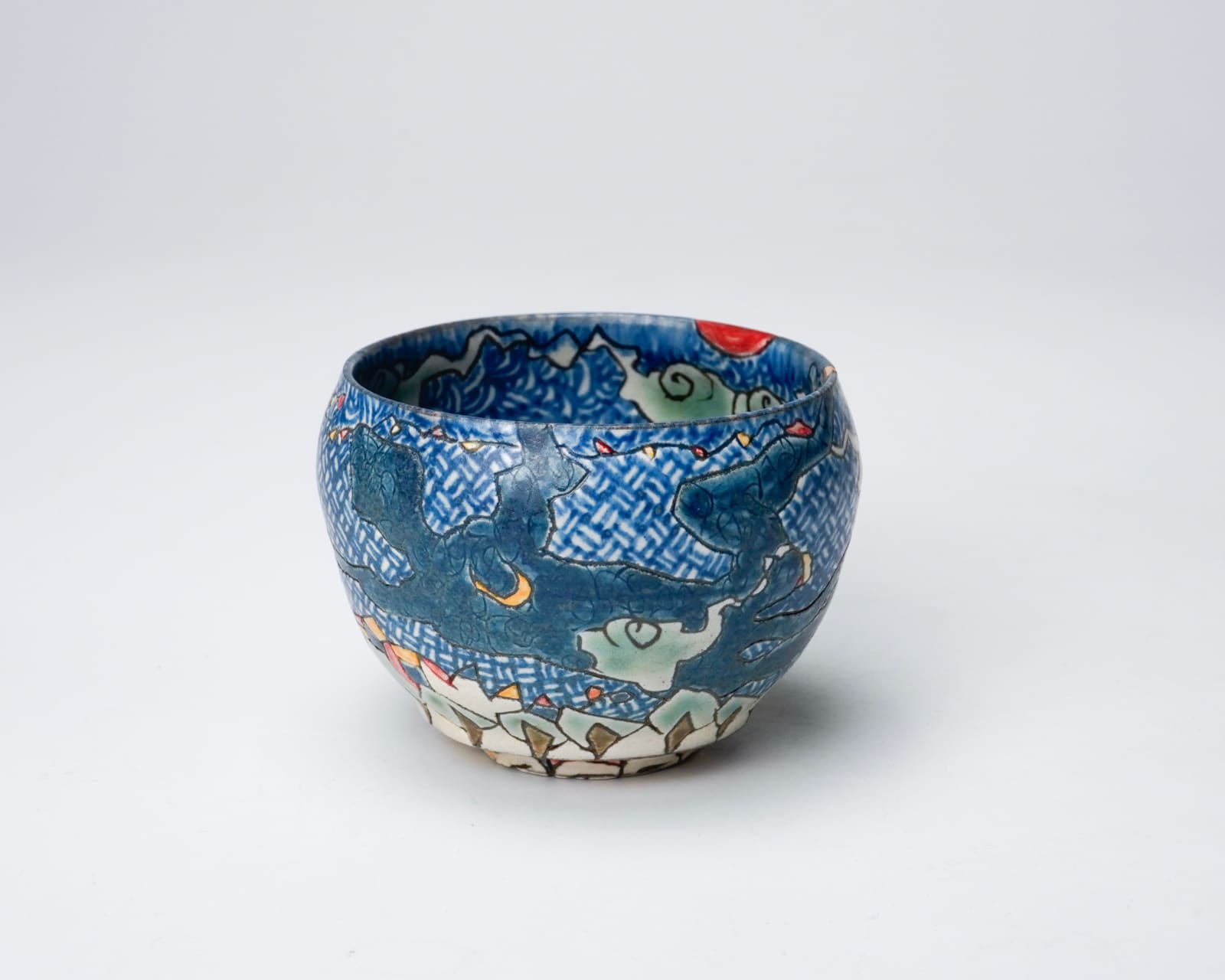 KOMAGO Tetsutarou 小孫哲太郎, No.4 Polychrome Guinomi with Carved Yamori Designs 線彫色絵家守紋ぐい呑, 2023