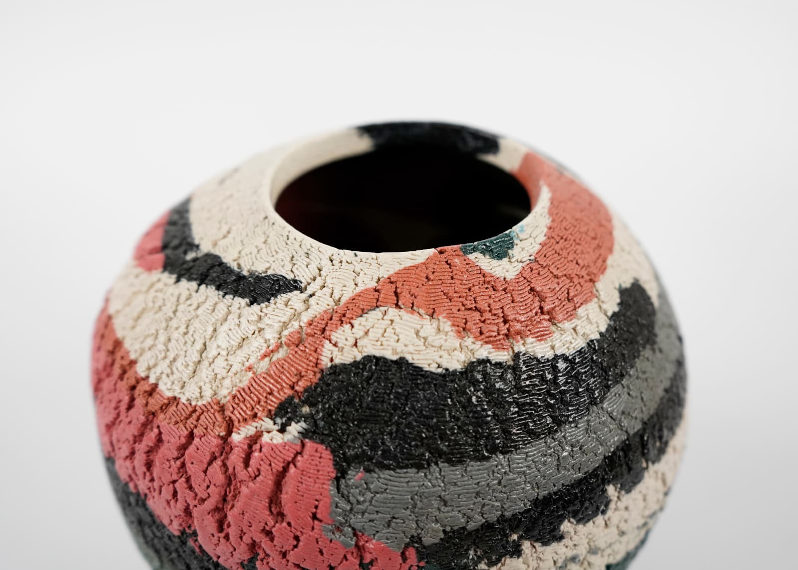 Matsui Kosei 松井康成, Jar, Neriage, Cleft Marbleized 練上嘯裂壺, 1985
