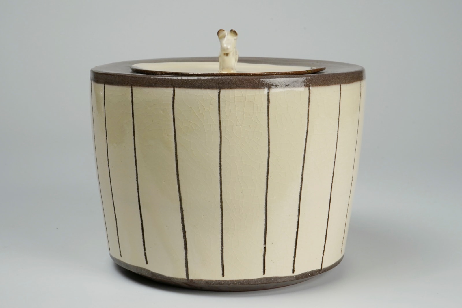 Hara Kiyoshi 原 清, Water jar with lines on white slip 白掻落線文水指