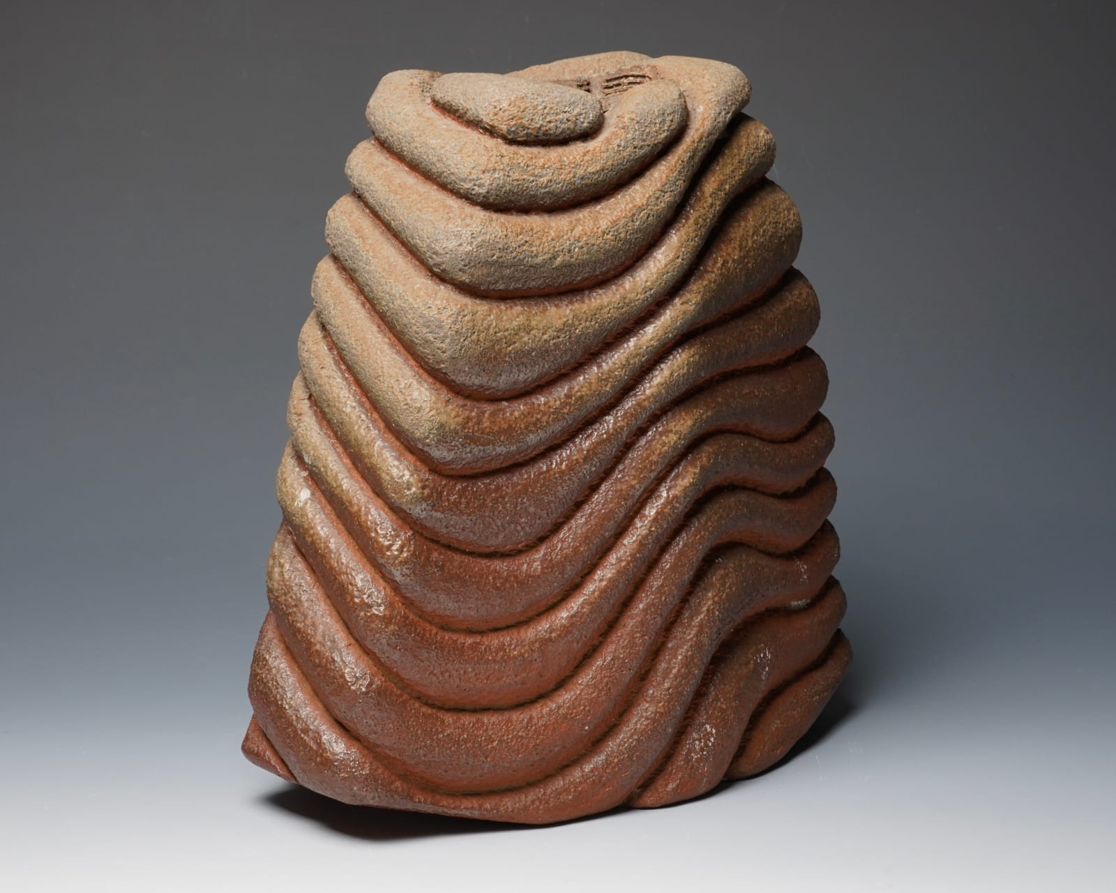 Konishi Tozo 小西陶蔵, Bizen flower vase with undulating designs 備前波状文花入