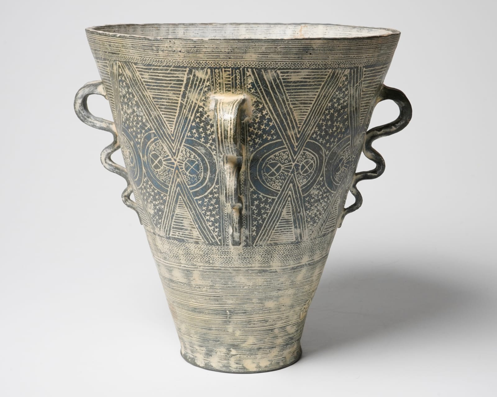 Yasuhara Kimei 安原喜明, Flower Vessel 花器 炻器線彫文 | Dai