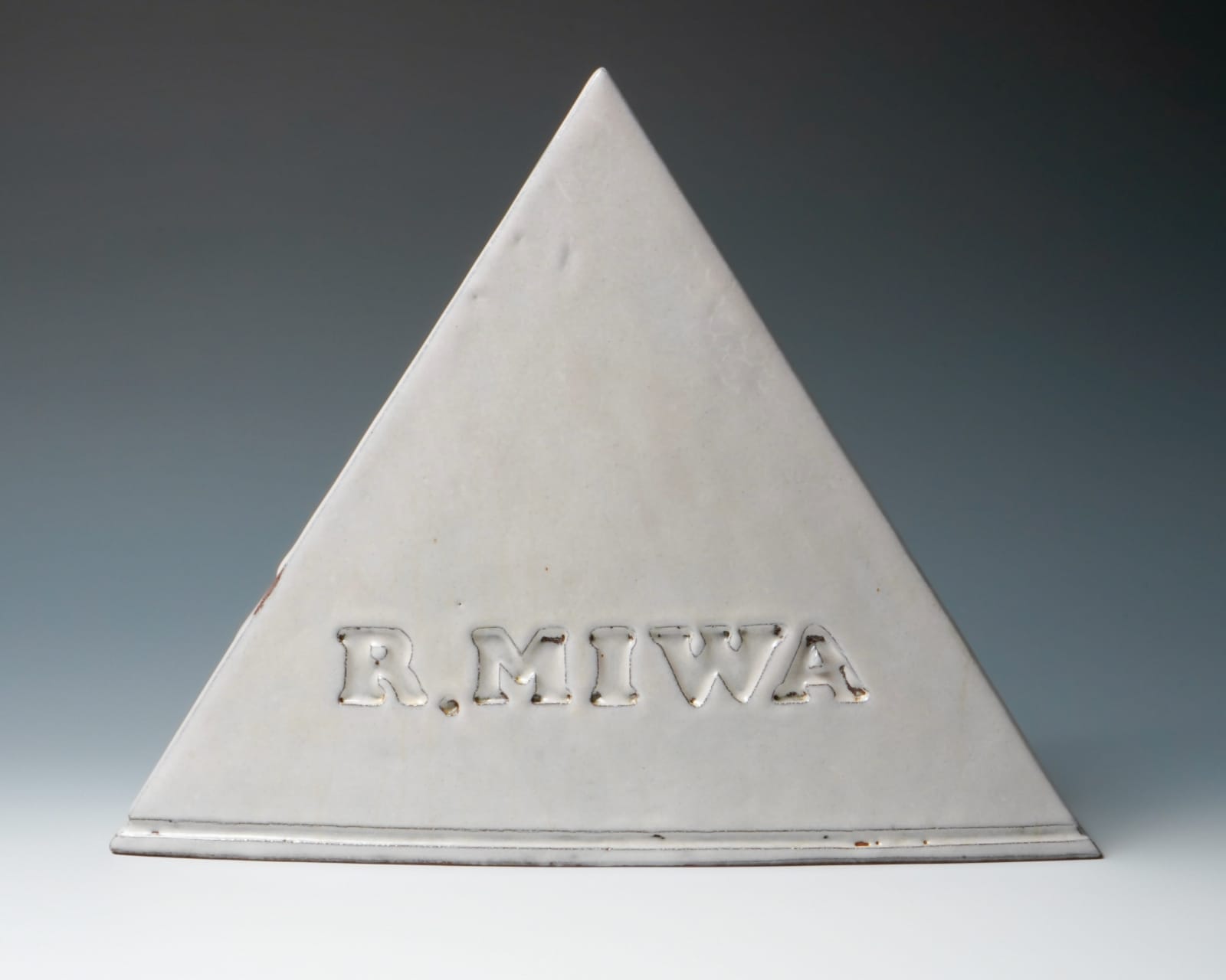 Miwa Ryosaku 三輪龍作, Hagi White Glazed Sculpture "LOVE" (Triangle), 1993