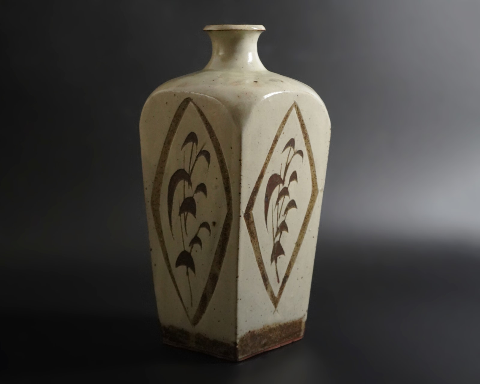 Shimaoka Tatsuzo 島岡達三, Jar with white slip and grass carvings