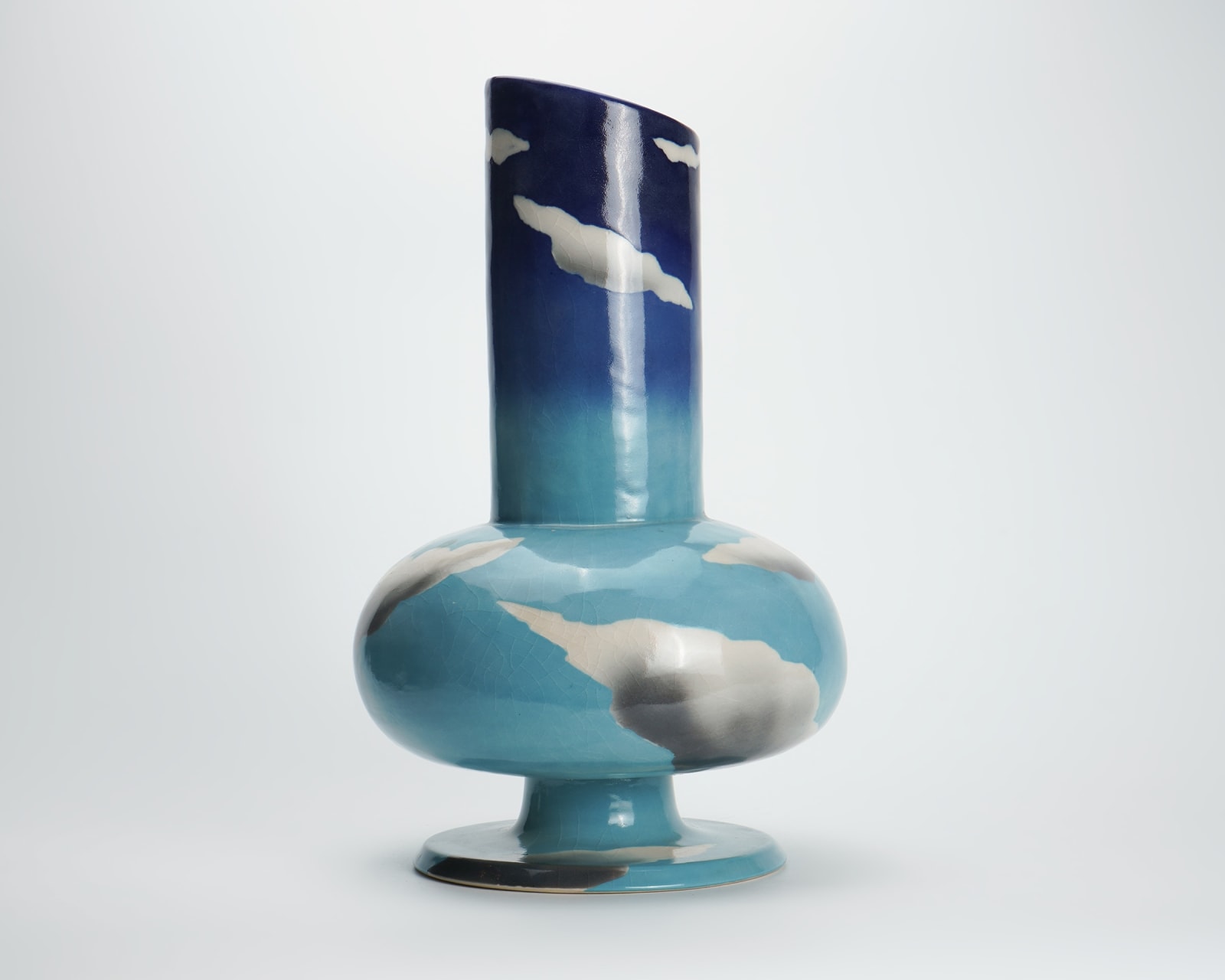 Yanagihara Mutsuo 柳原睦夫, Flower vase with cloud designs 雲ノ絵花瓶 , 1976