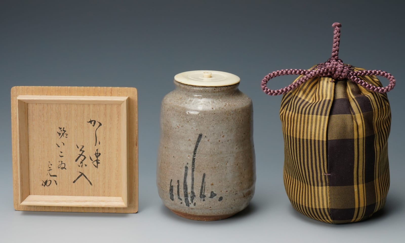 Nishioka Koju 西岡小十, Karatsu Tea Caddy 唐津茶入
