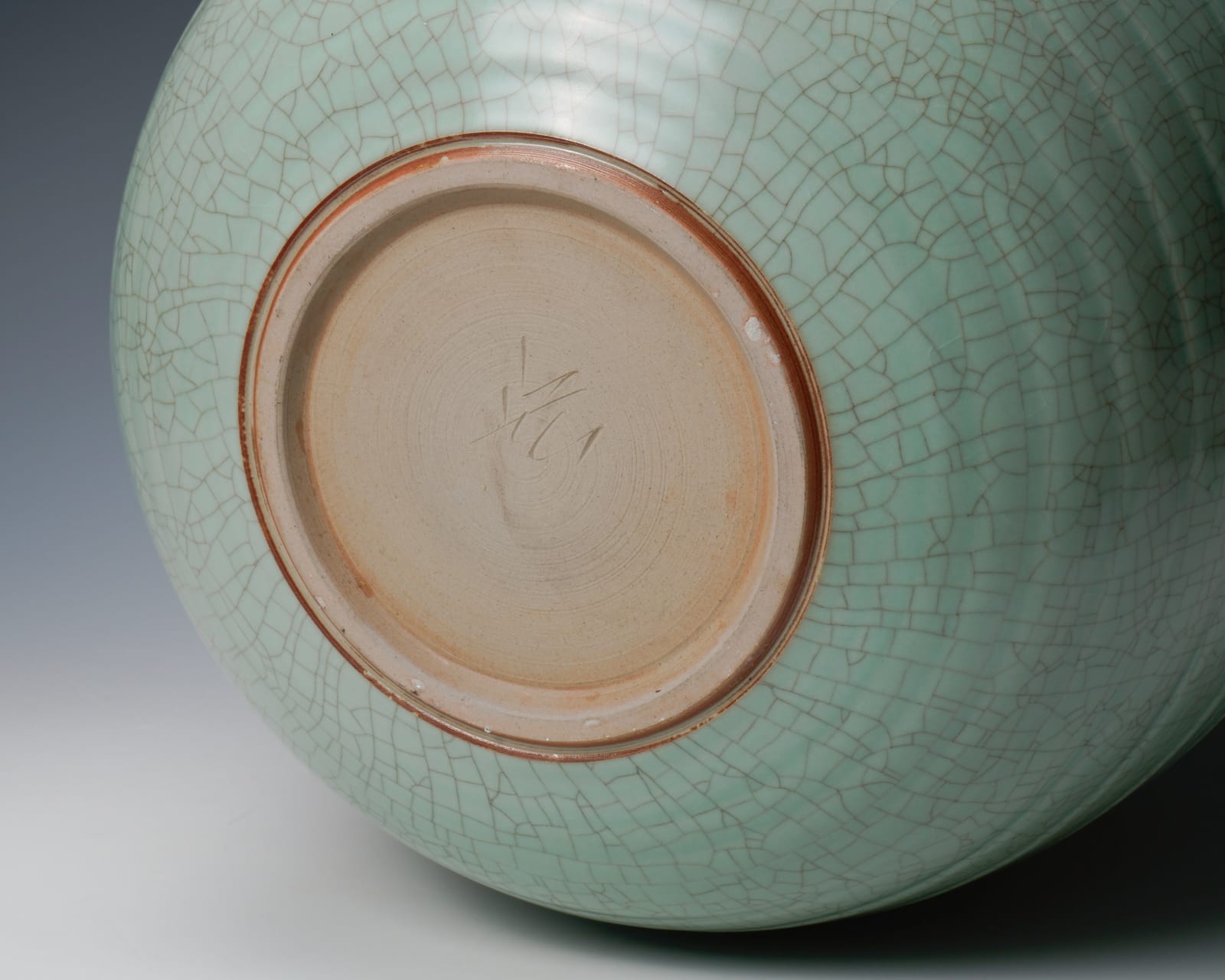 Nakashima Hiroshi 中島 宏, Jade celadon jar 翡青磁壷 | Dai
