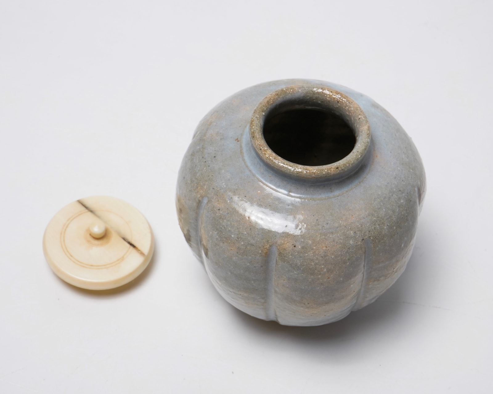 Matsubayashi Hosai XIV 松林豊斎, Yuzu shaped tea caddy 窯変柚子形茶入