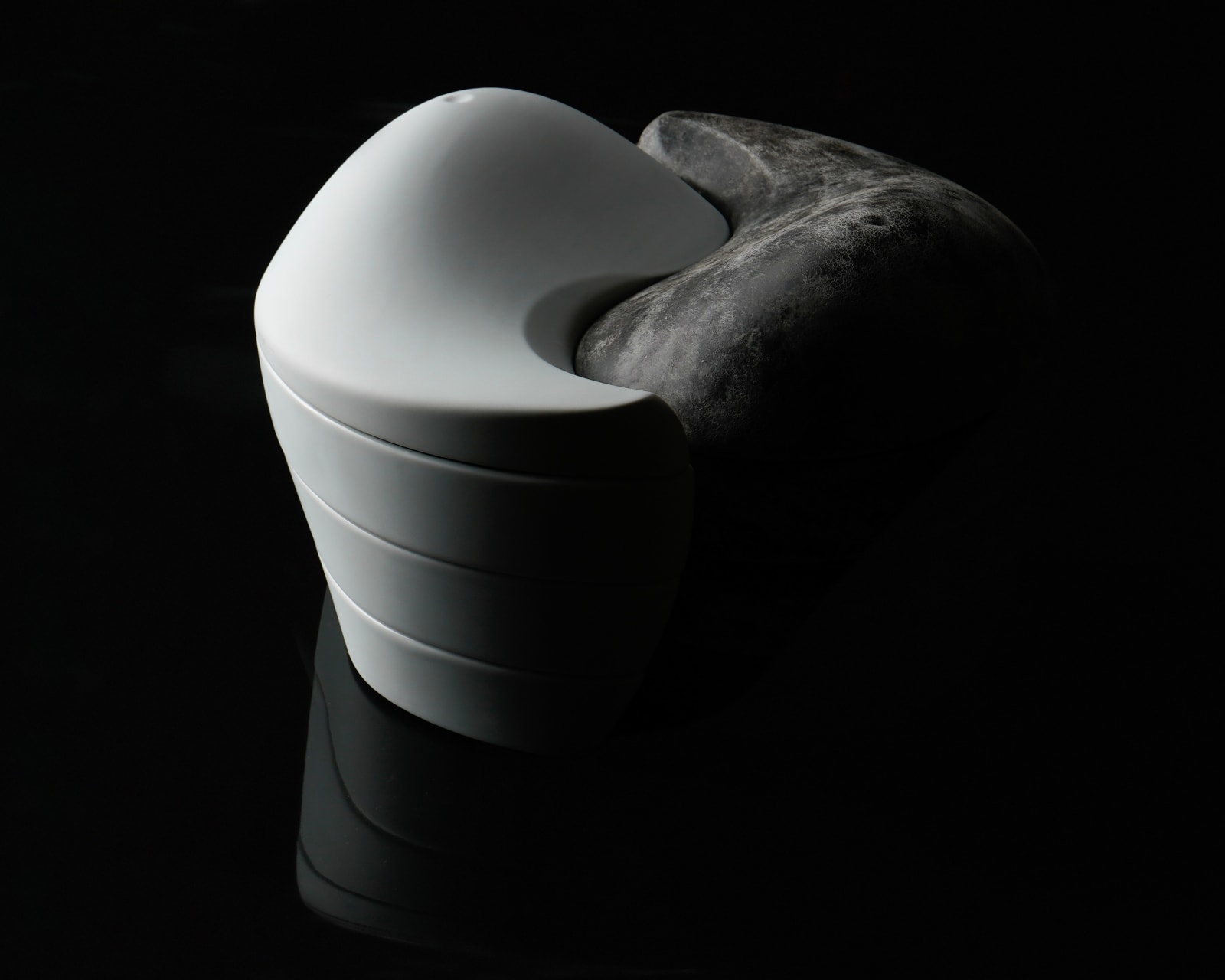 Terauchi Shinji 寺内信二, Moon-scape box (White) Yin and yang, 白磁ブラスト令和神饌重, 2024