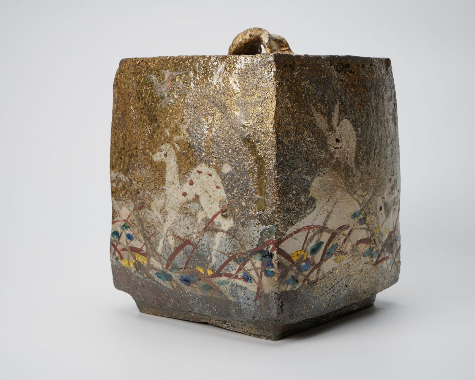Tsuboshima Dohei 坪島 圡平, Golden water jar with inlaid deers and rabbits 金露彩象嵌 鹿兎文水指