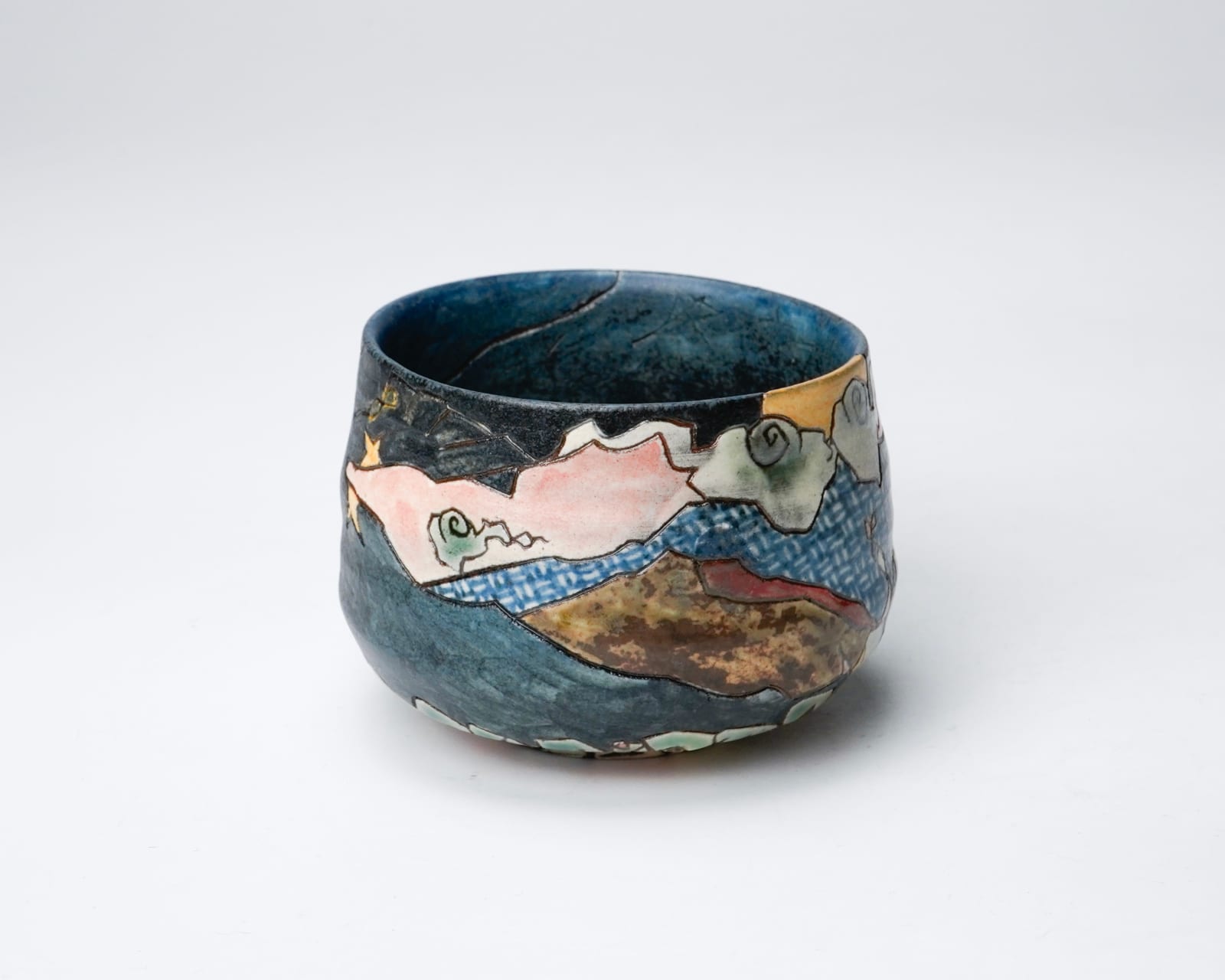 KOMAGO Tetsutarou 小孫哲太郎, No.7 Polychrome Guinomi with Carved Bird Designs 線彫色絵鳥紋ぐい呑, 2023