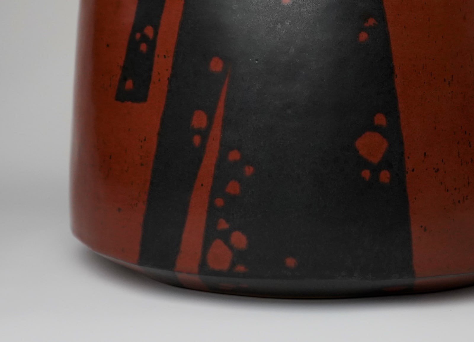 Morino Taimei 森野泰明, Rust Red Iron Glazed Flat Jar 黒銹扁壺, 2014