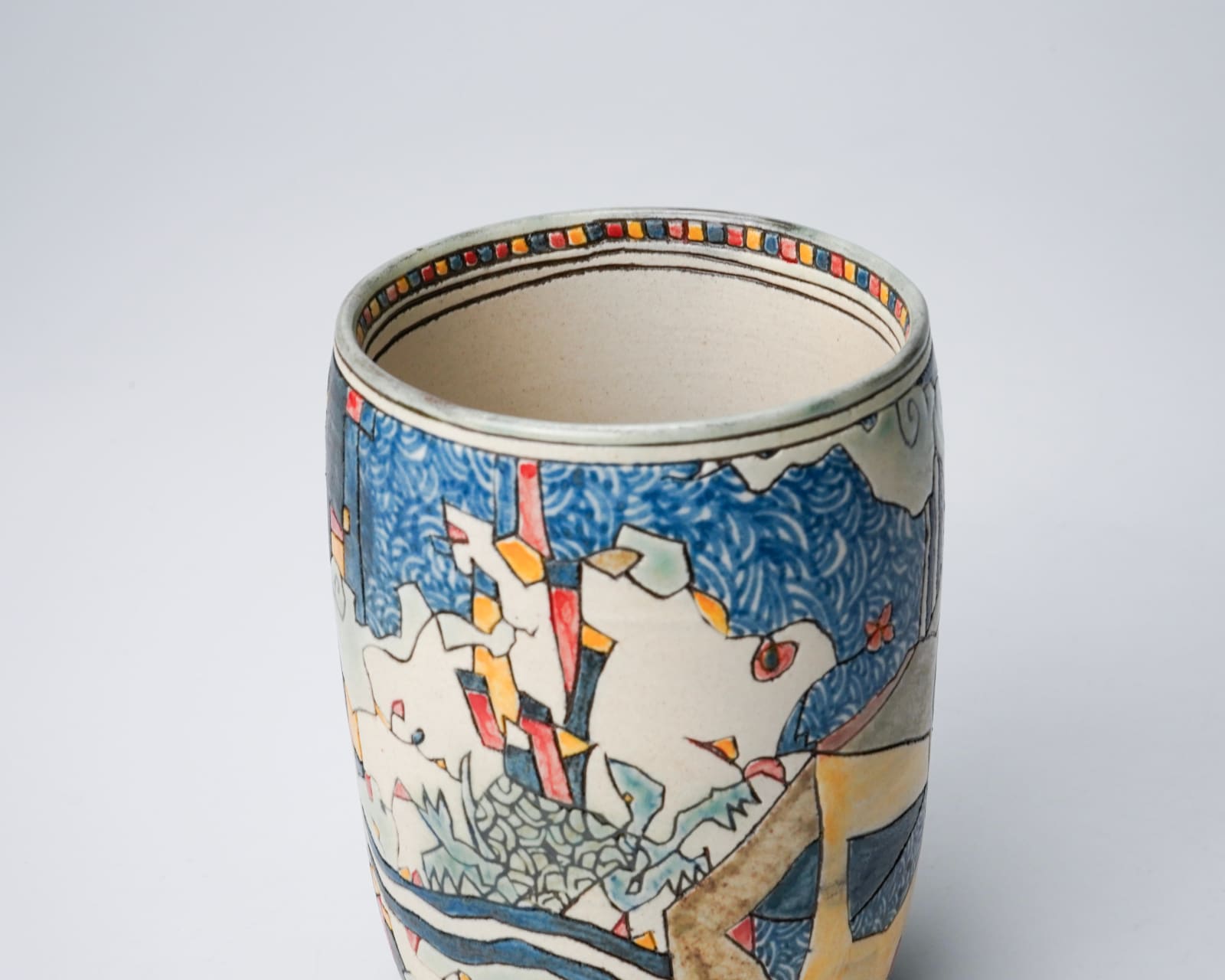 KOMAGO Tetsutarou 小孫哲太郎, No.22 Polychrome Yunomi with Carved Turtle Designs 線彫色絵亀箱紋湯呑, 2023