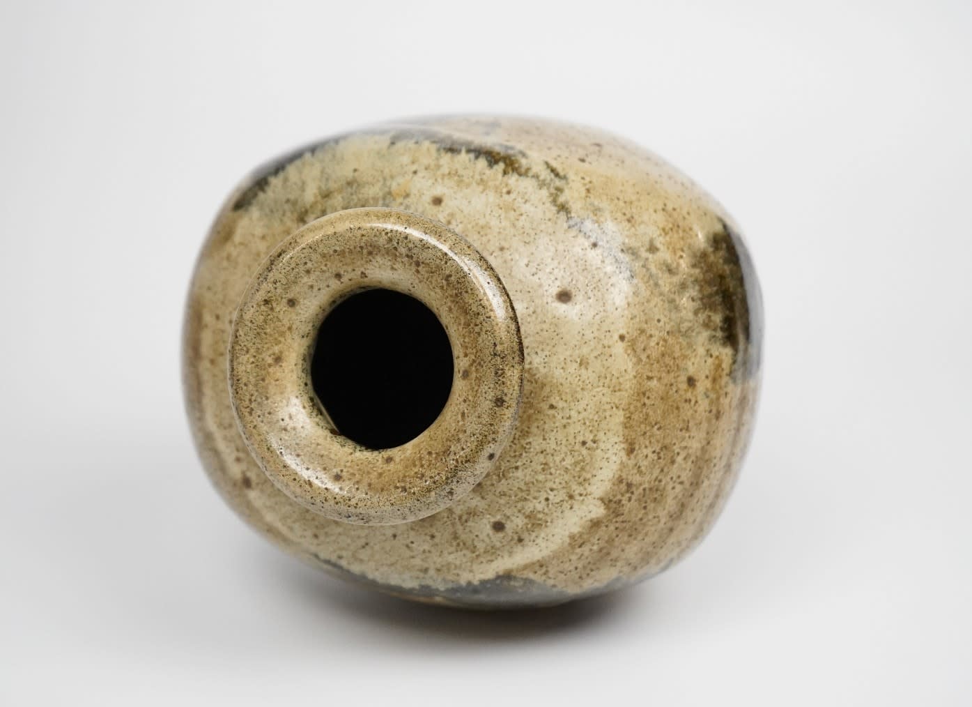 Murata Gen 村田 元, Jar, Black Slip Over Rice Husk Glaze 糠釉黒文扁壺