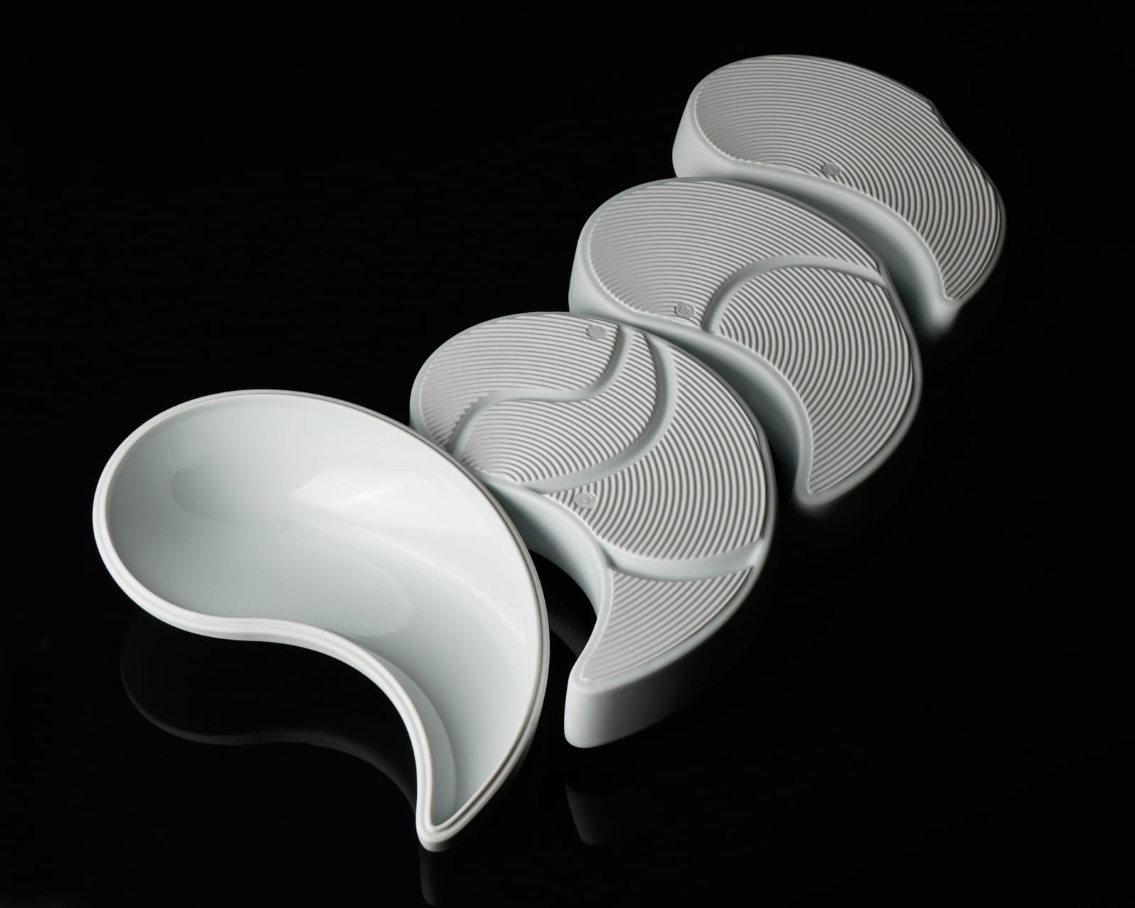 Terauchi Shinji 寺内信二, Moon-scape box (White) Yin and yang, 白磁ブラスト令和神饌重, 2024